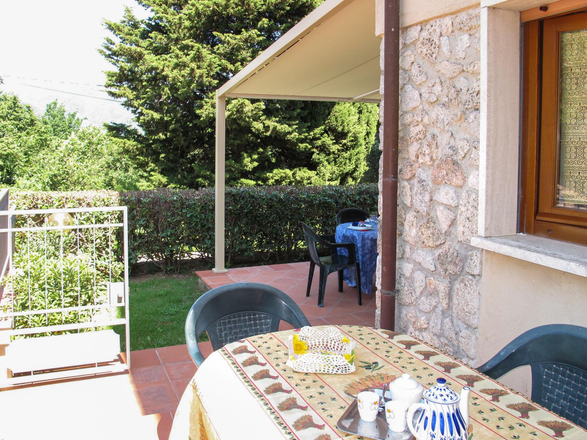 Photo 4 - 2 bedroom Apartment in Camaiore with garden and terrace