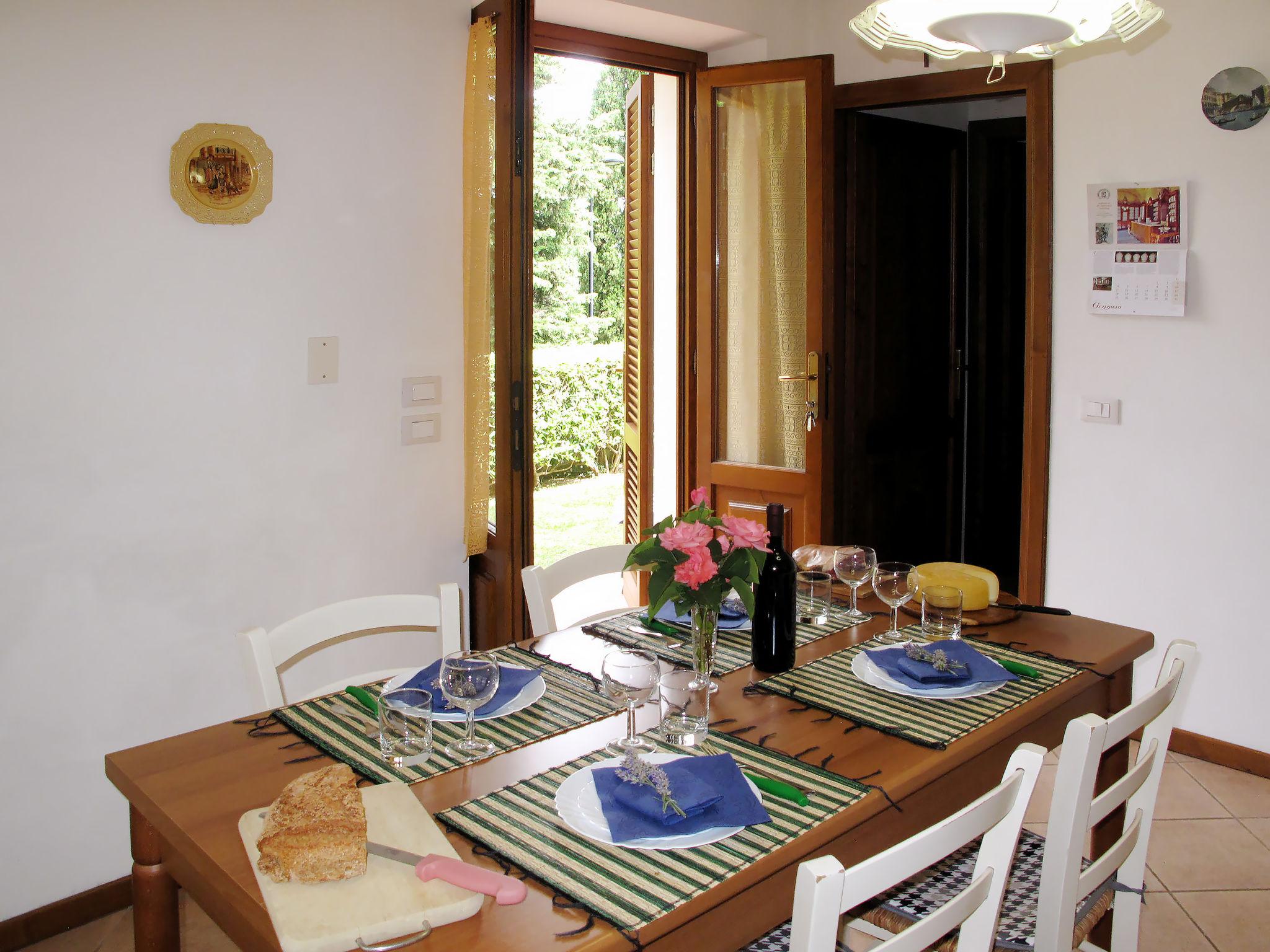 Photo 6 - 2 bedroom Apartment in Camaiore with garden and terrace