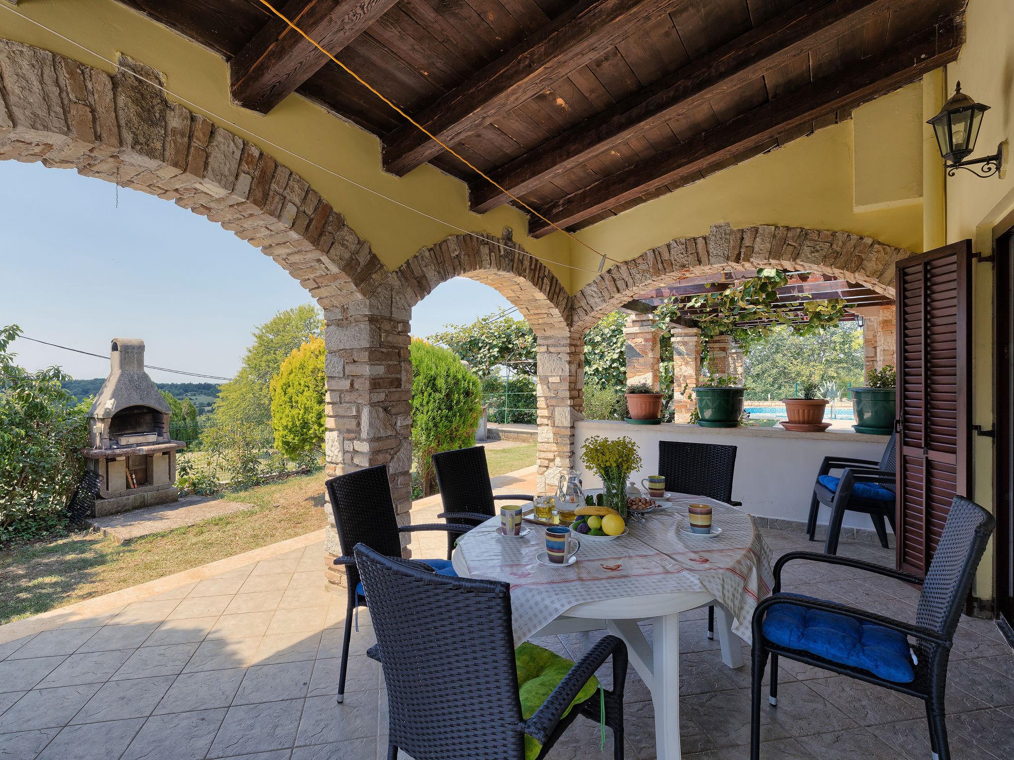 Photo 6 - Appartement de 2 chambres à Pazin avec piscine et terrasse