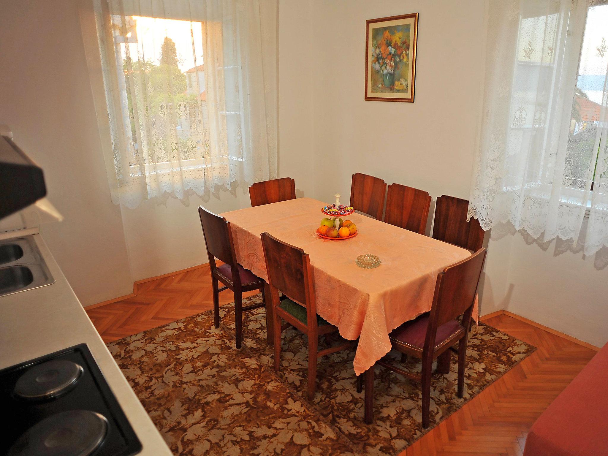 Photo 5 - 3 bedroom Apartment in Sutivan with garden