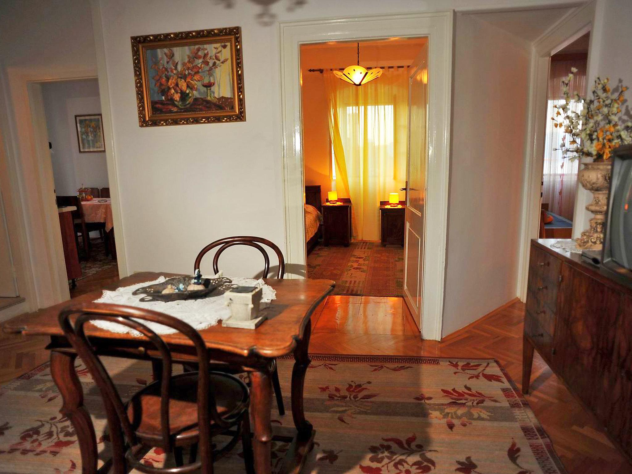 Photo 7 - 3 bedroom Apartment in Sutivan with garden