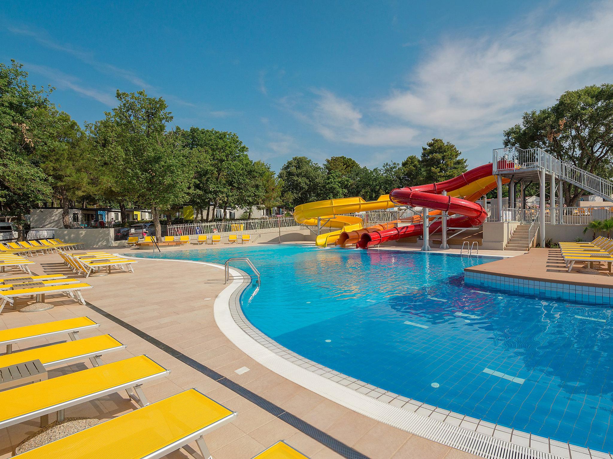 Photo 10 - Maison de 2 chambres à Tar-Vabriga avec piscine et vues à la mer