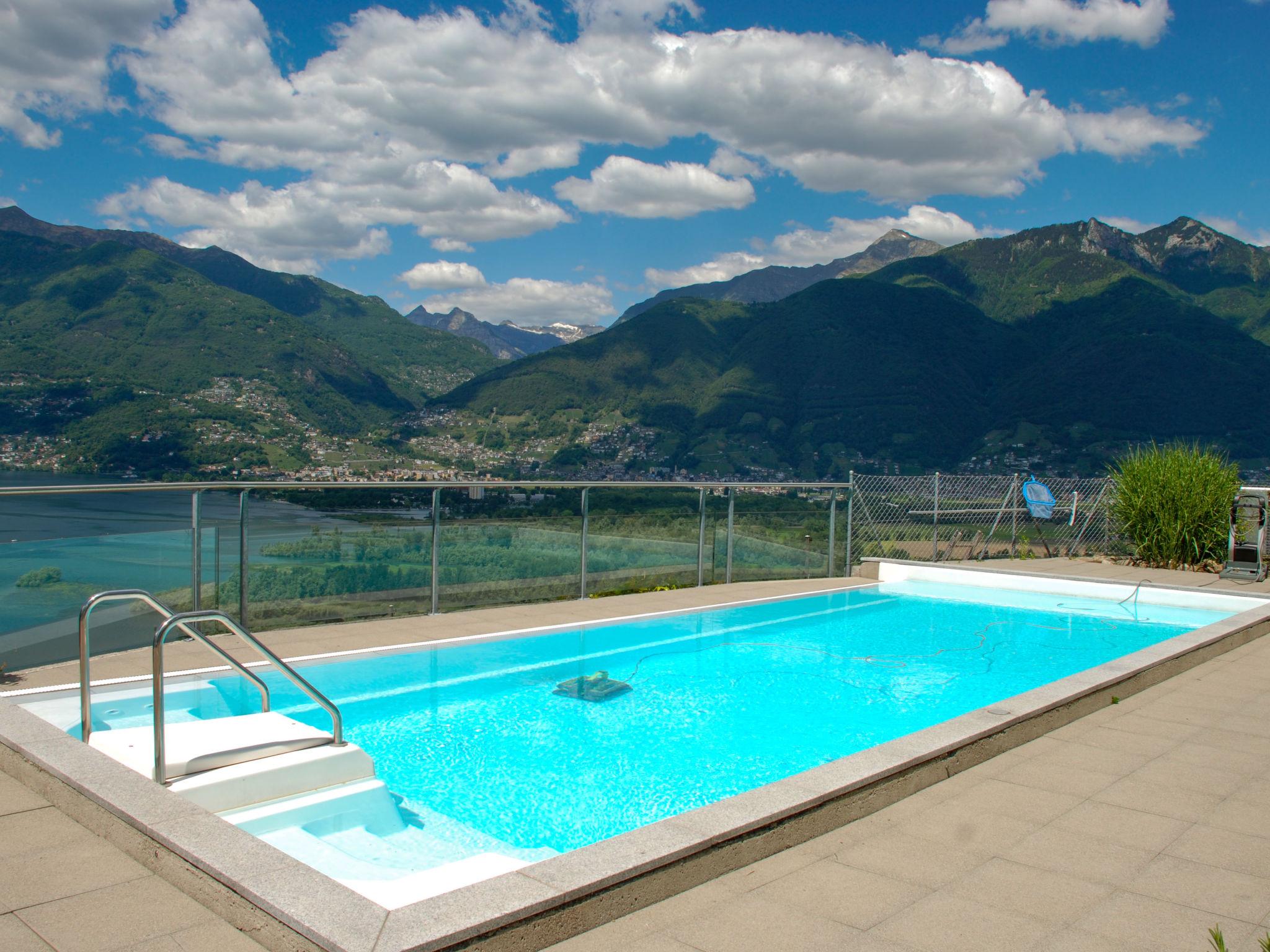 Foto 1 - Apartamento de 2 habitaciones en Gambarogno con piscina y terraza