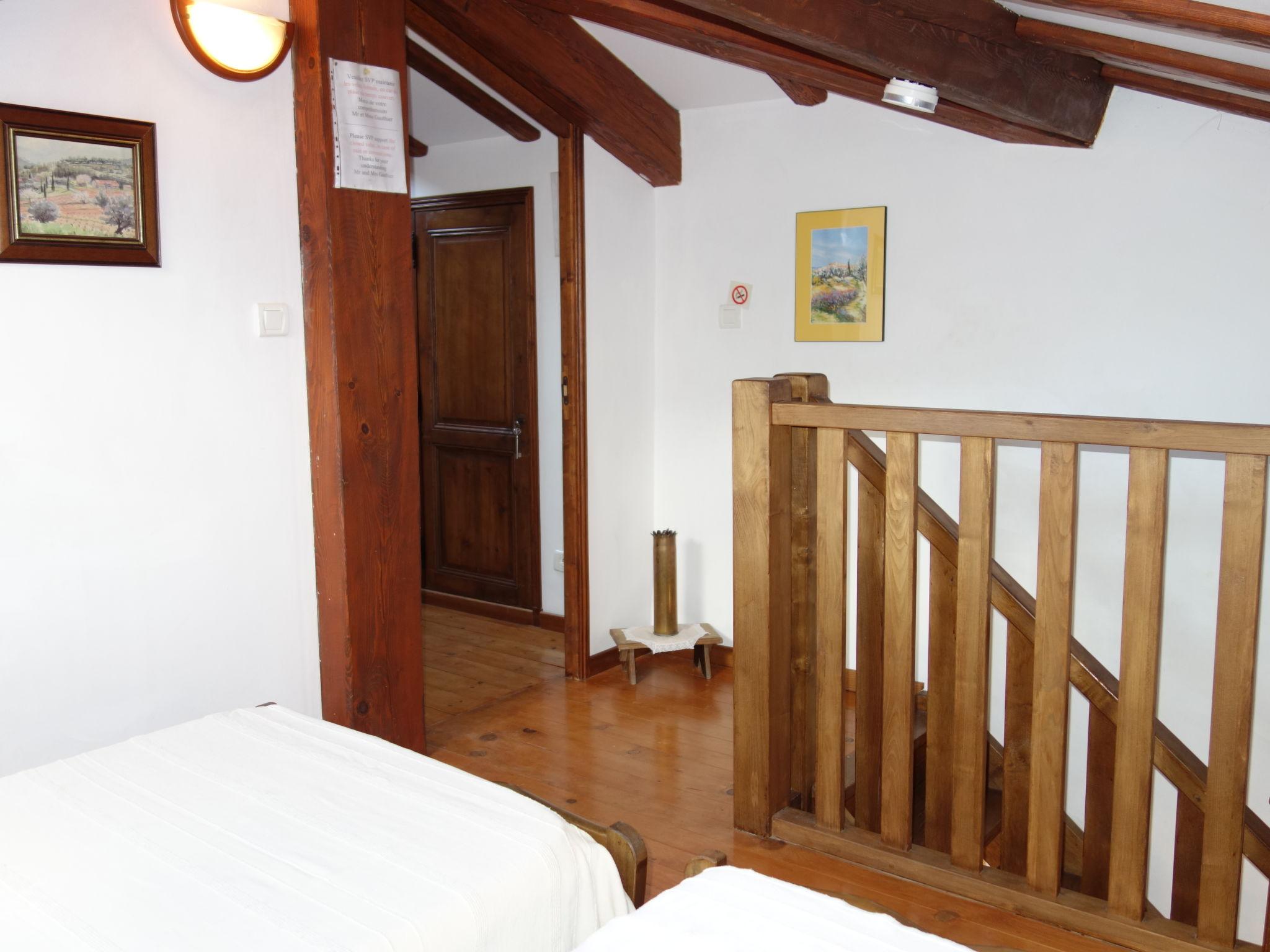 Photo 15 - Maison de 2 chambres à Le Castellet avec jardin et vues à la mer