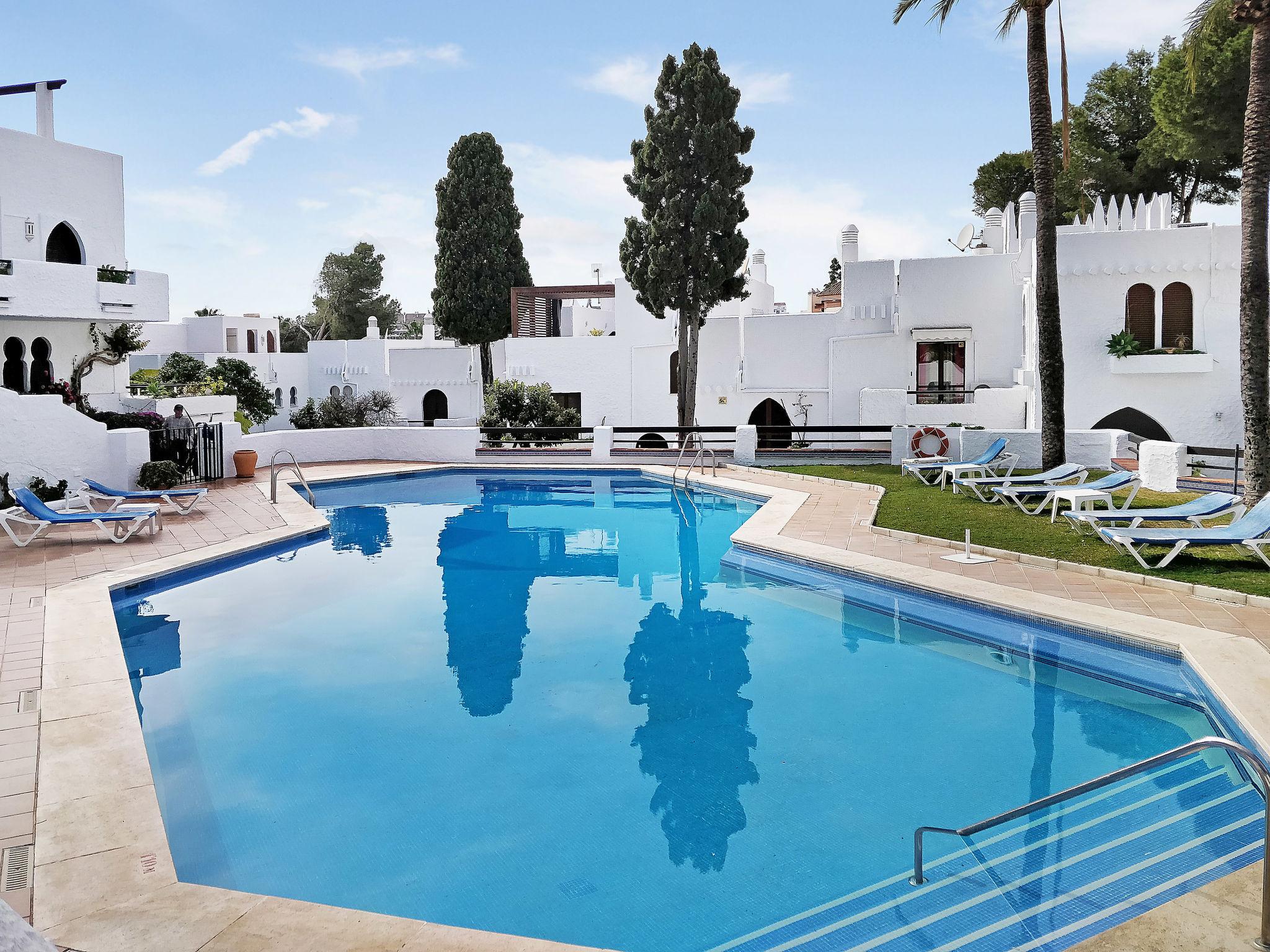 Photo 1 - 2 bedroom Apartment in Marbella with swimming pool and sea view