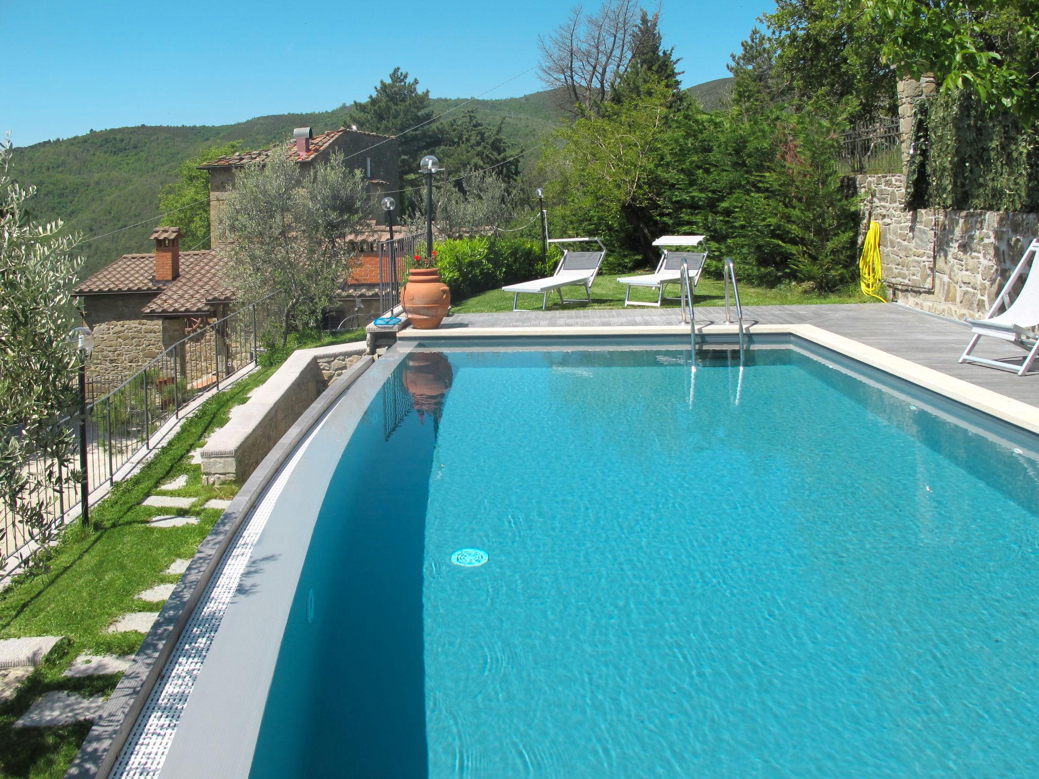 Foto 1 - Casa con 2 camere da letto a Loro Ciuffenna con piscina privata e giardino