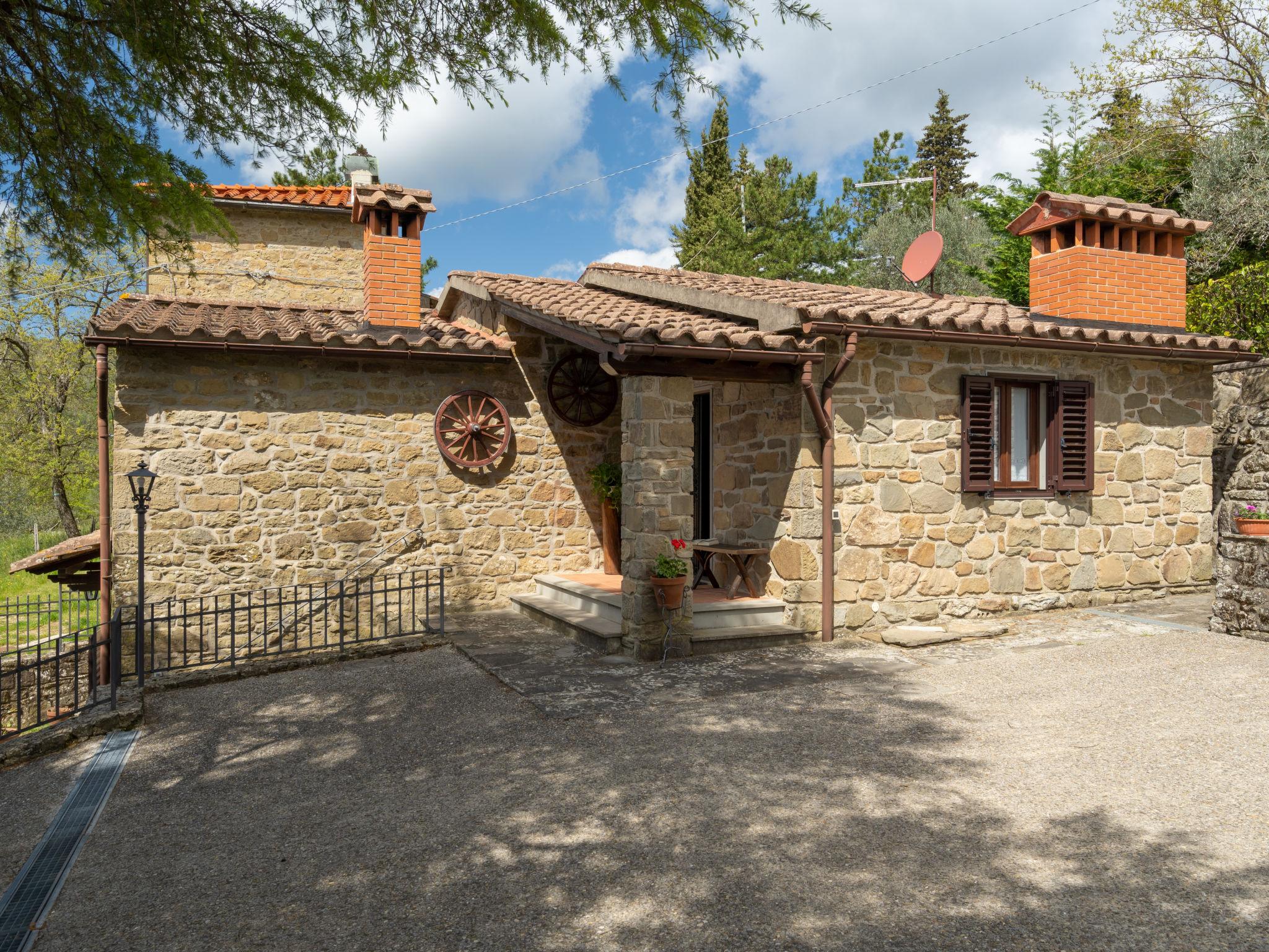 Foto 2 - Casa de 2 habitaciones en Loro Ciuffenna con piscina privada y jardín