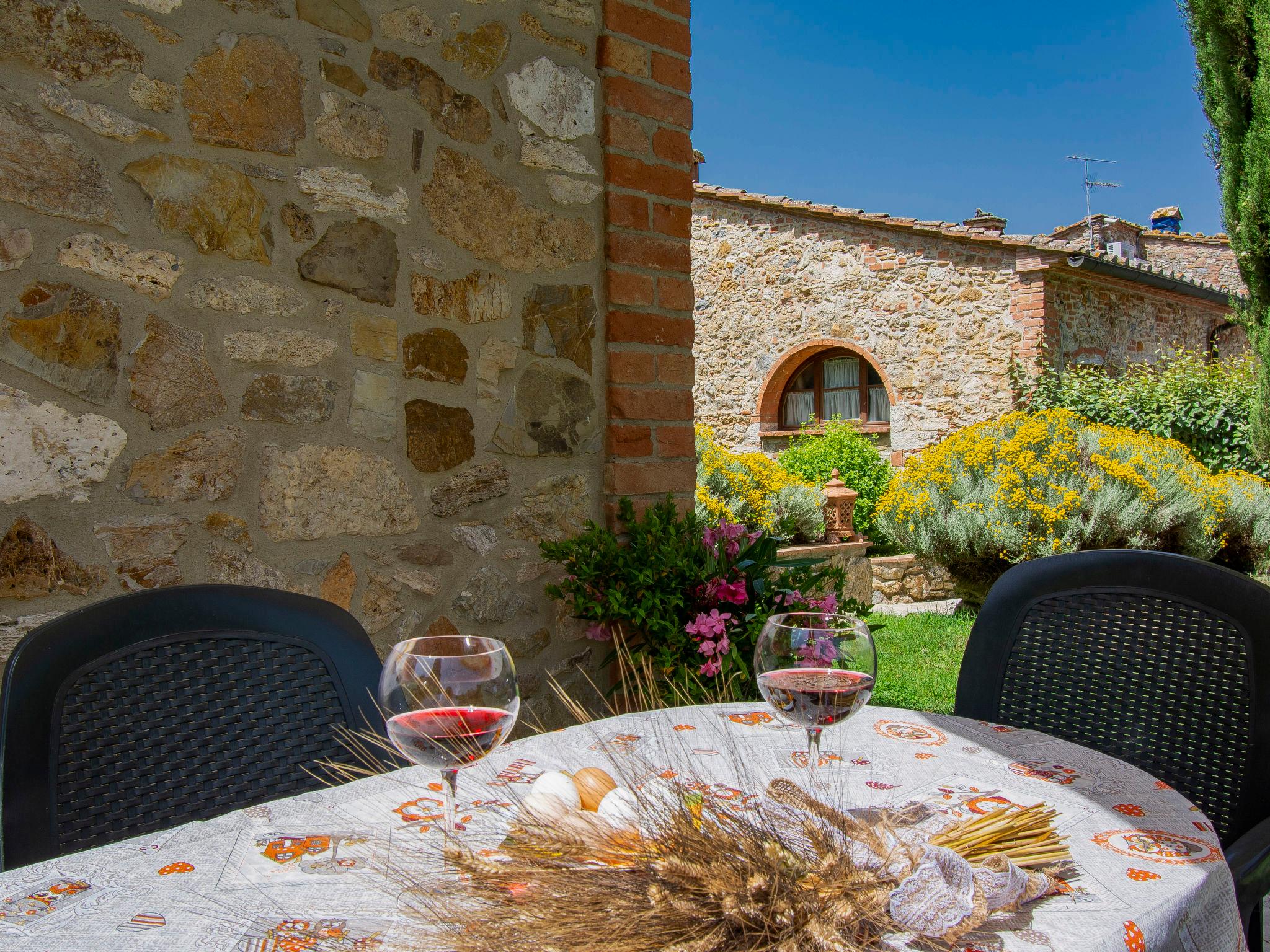 Photo 12 - Maison de 1 chambre à Gambassi Terme avec piscine et terrasse