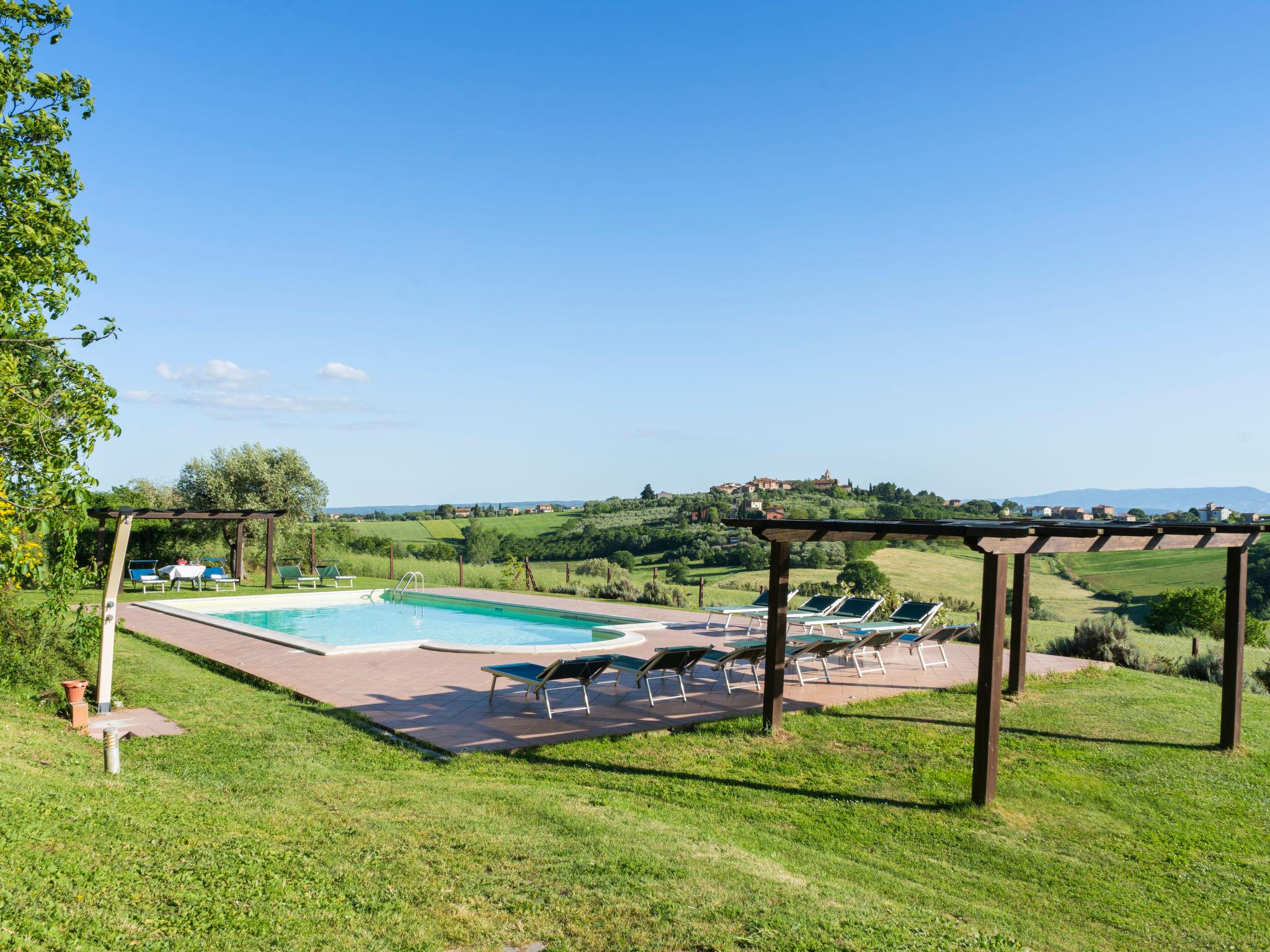 Foto 2 - Casa de 6 habitaciones en Castiglione del Lago con piscina y jardín