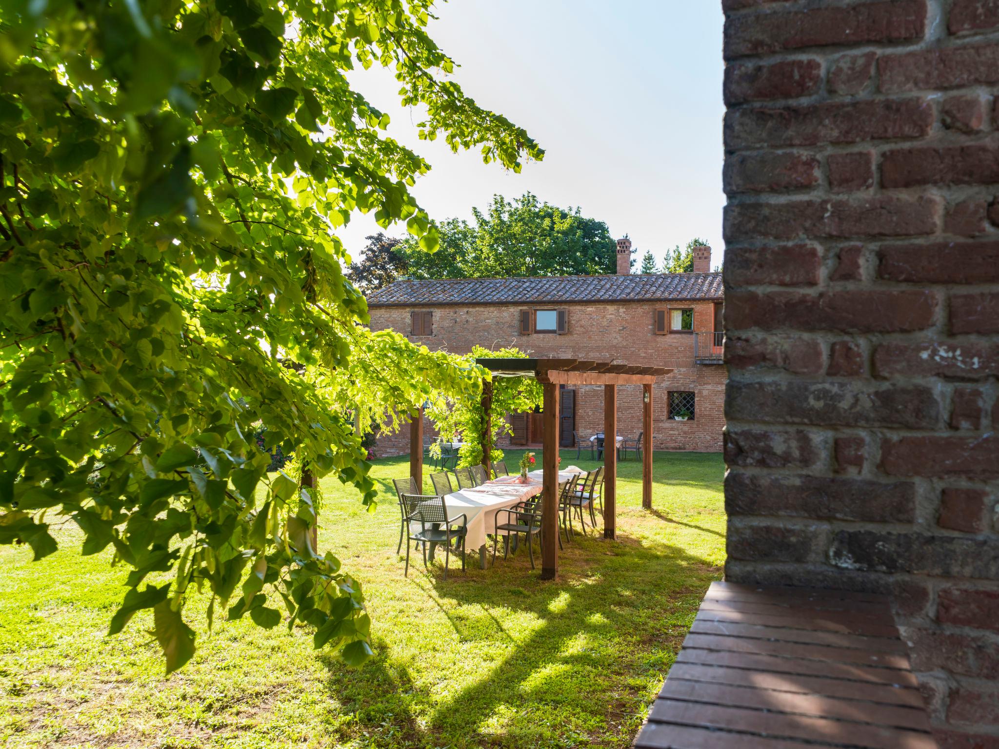 Foto 1 - Casa con 2 camere da letto a Castiglione del Lago con piscina e giardino