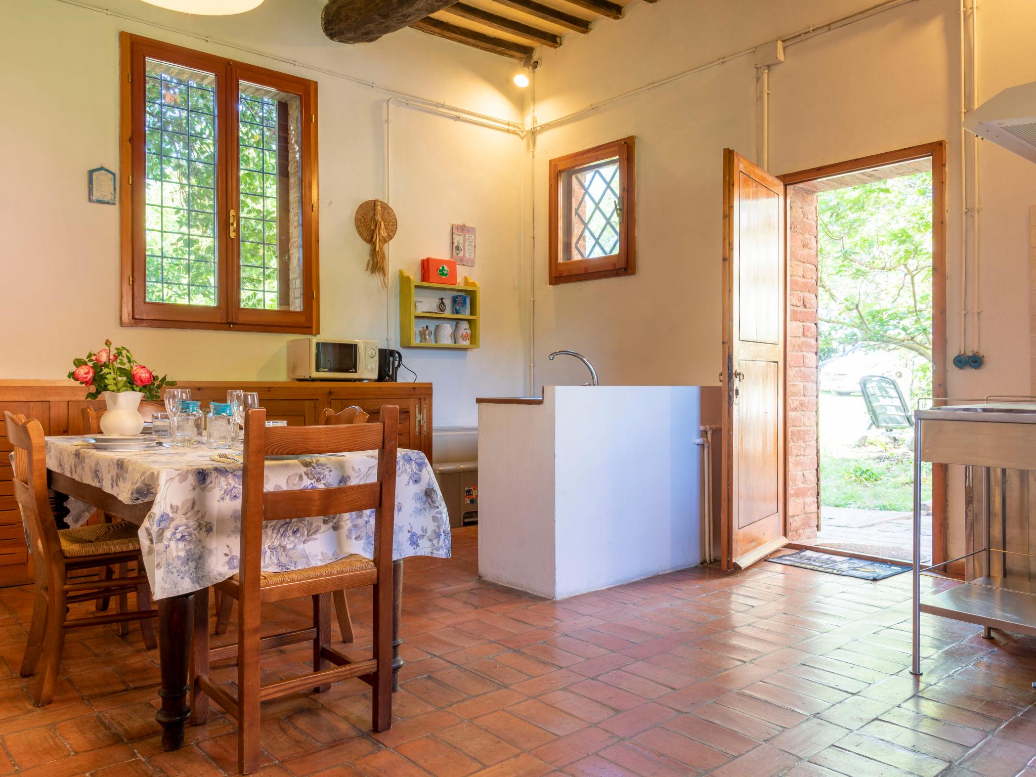 Photo 14 - 2 bedroom House in Castiglione del Lago with swimming pool and garden