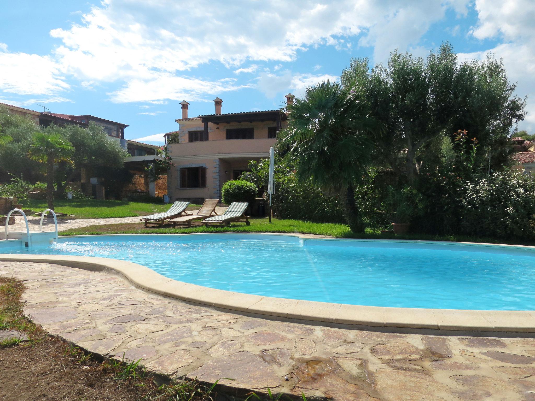 Foto 1 - Casa de 4 habitaciones en Budoni con piscina privada y vistas al mar