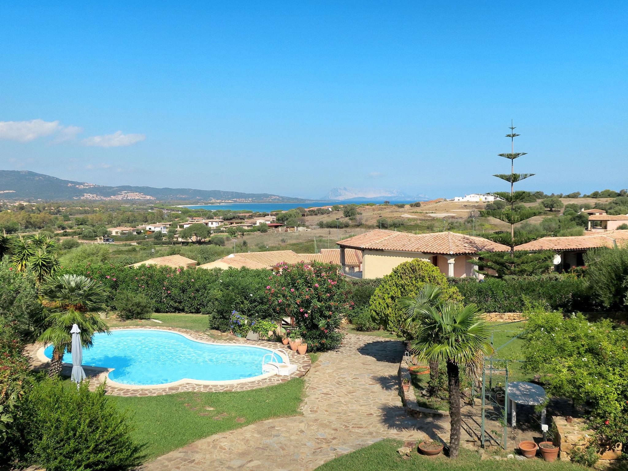 Photo 3 - Appartement de 2 chambres à Budoni avec piscine privée et vues à la mer