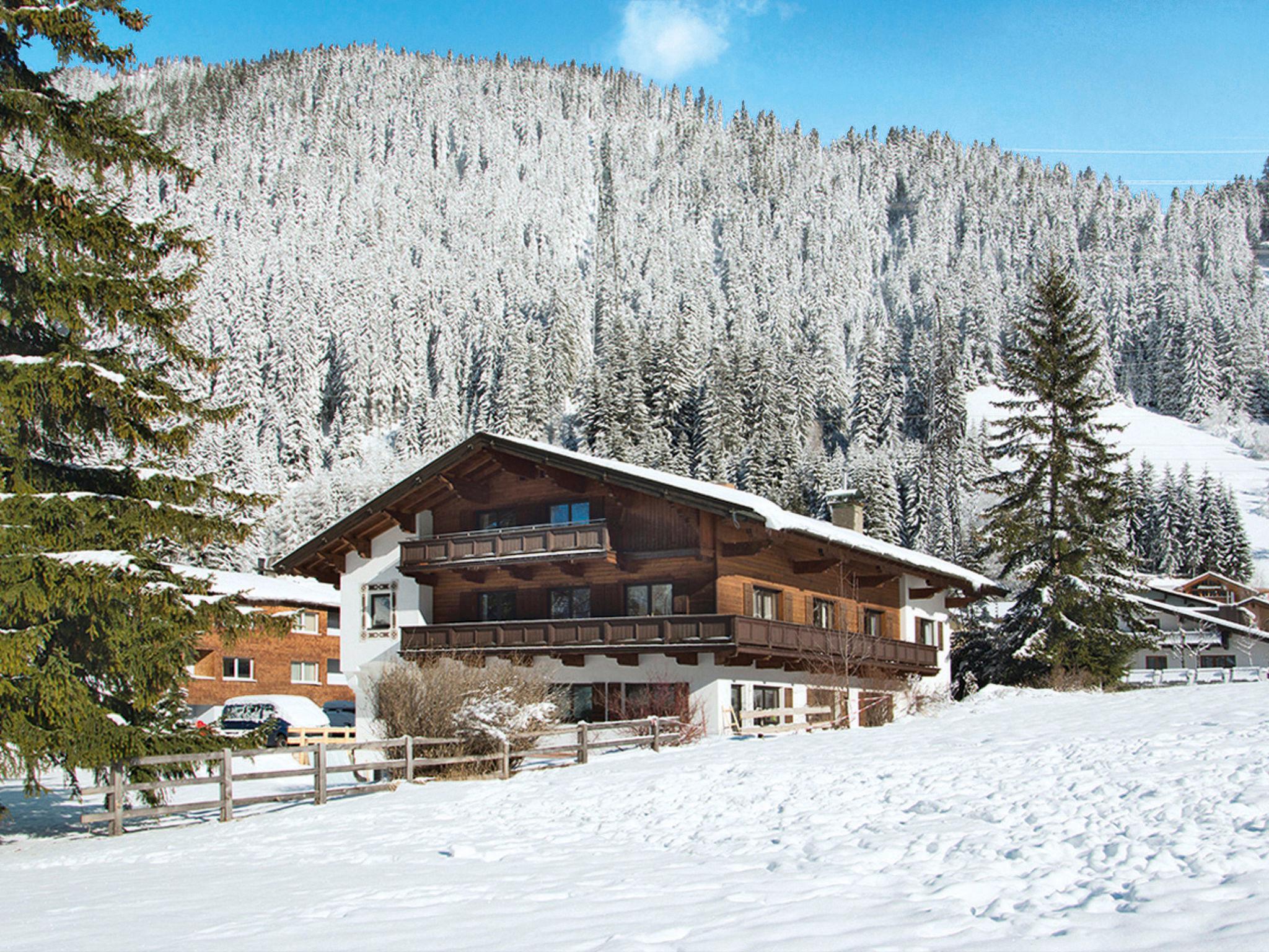 Foto 1 - Appartamento con 2 camere da letto a Sankt Anton am Arlberg con vista sulle montagne