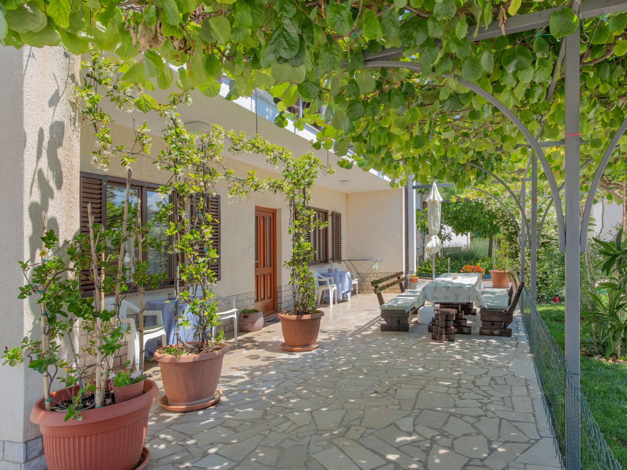 Photo 6 - Appartement de 2 chambres à Kaštelir-Labinci avec piscine et jardin