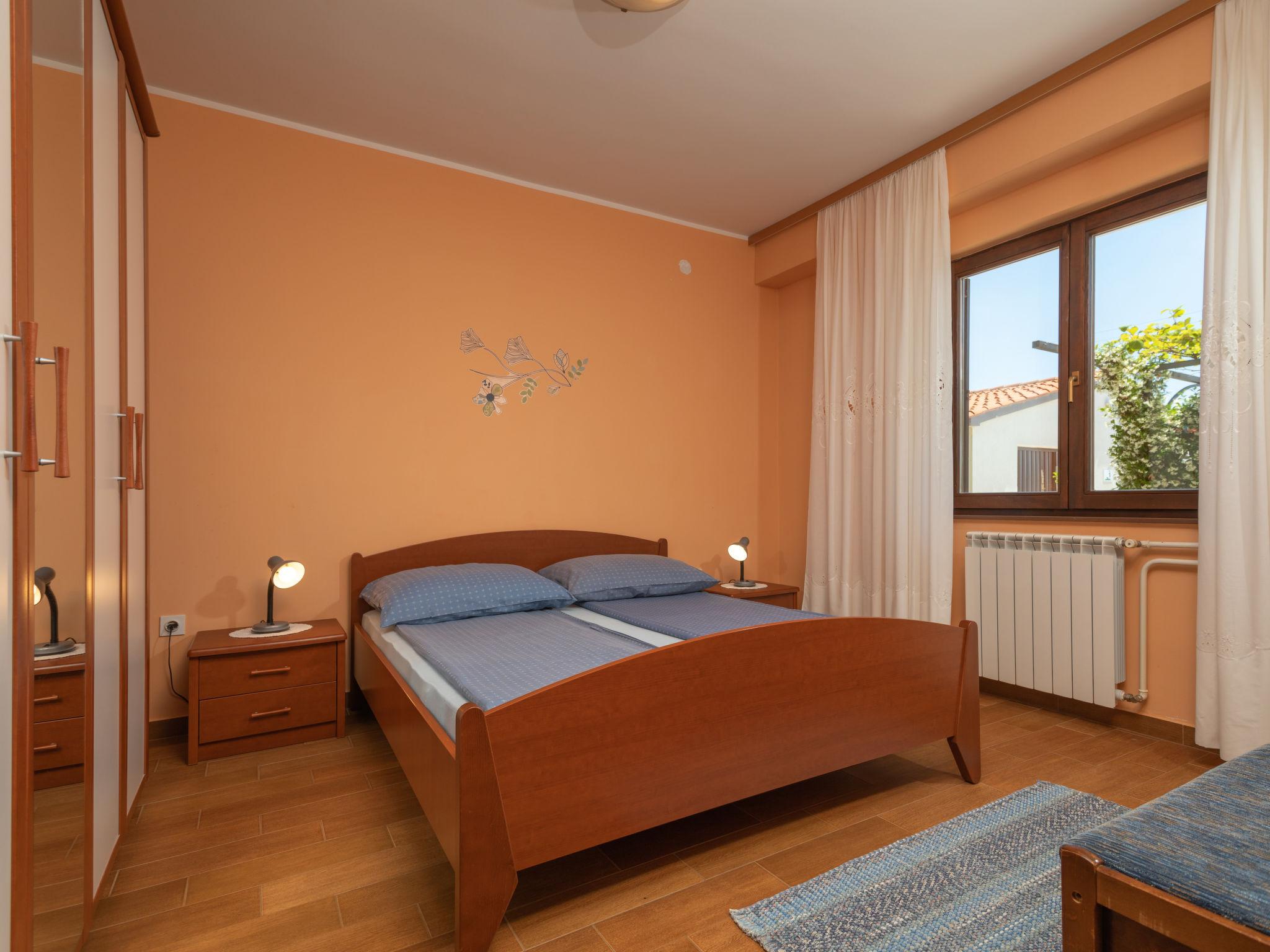 Foto 4 - Appartamento con 2 camere da letto a Kaštelir-Labinci con piscina e vista mare