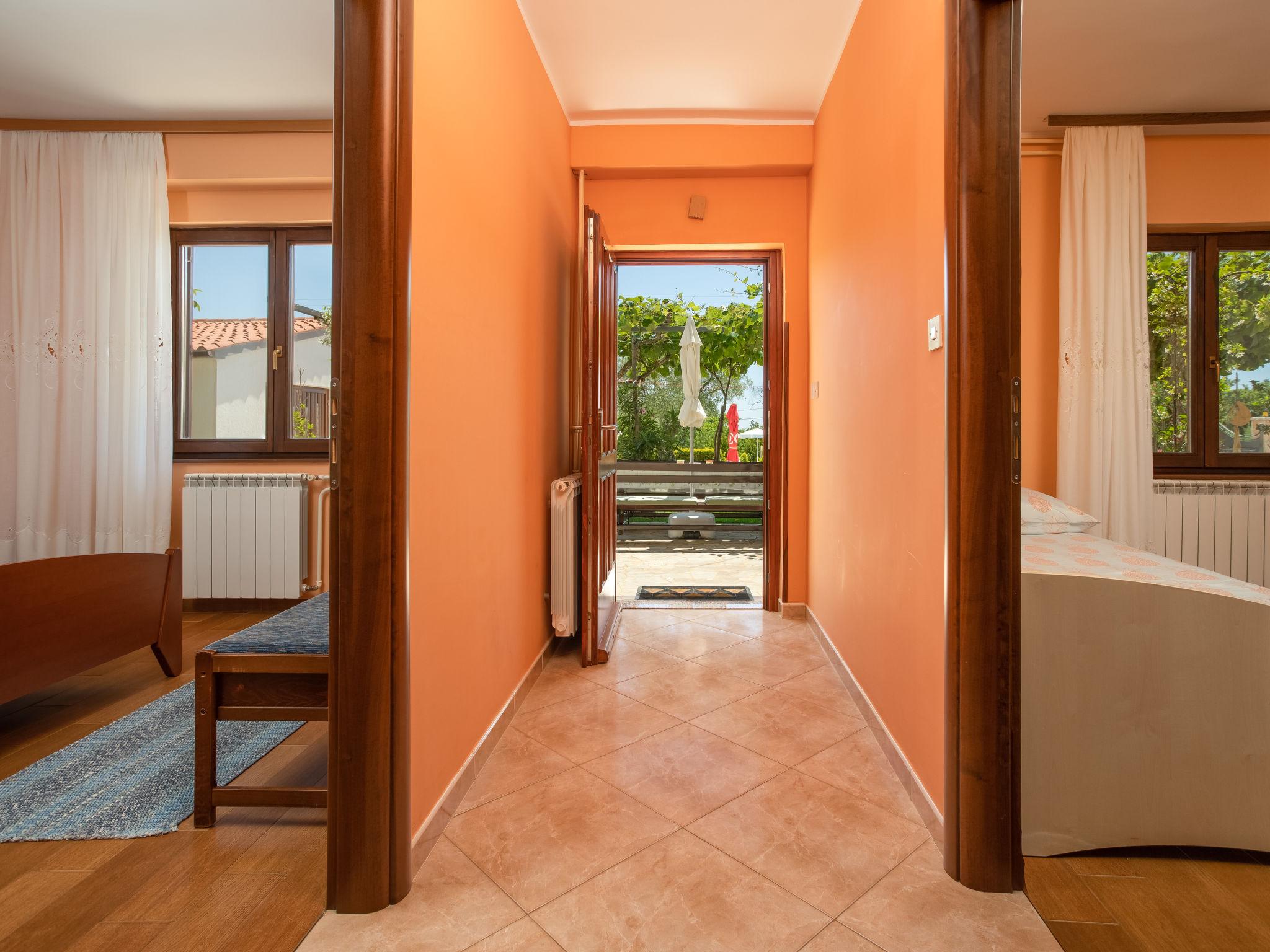 Foto 7 - Appartamento con 2 camere da letto a Kaštelir-Labinci con piscina e vista mare