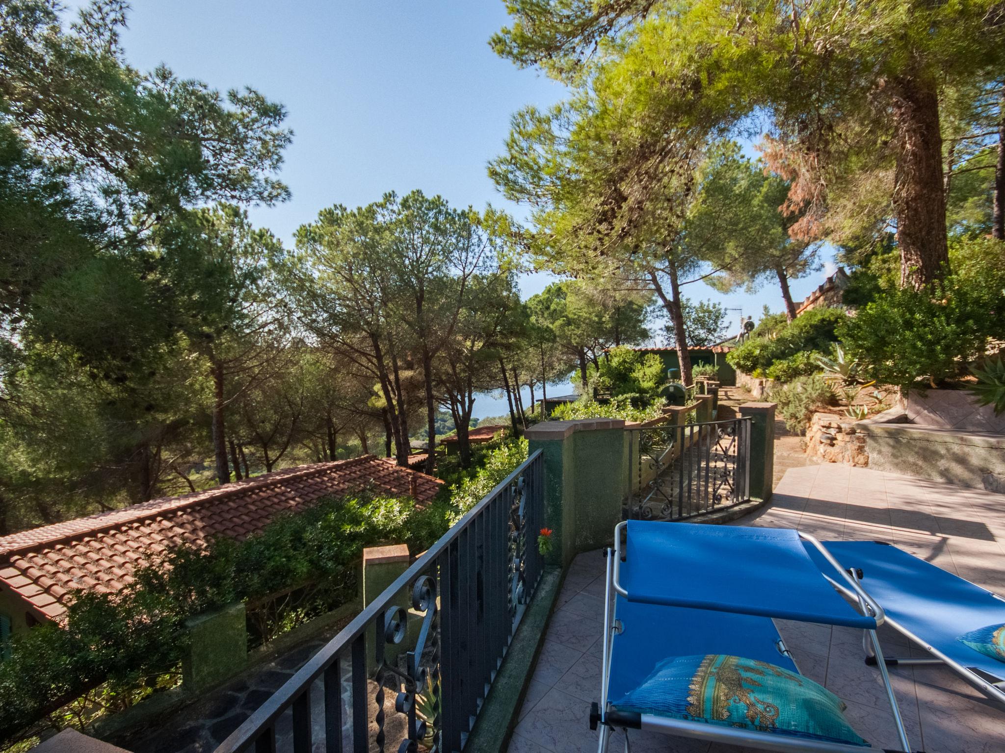 Photo 2 - Maison de 1 chambre à Capoliveri avec jardin et vues à la mer