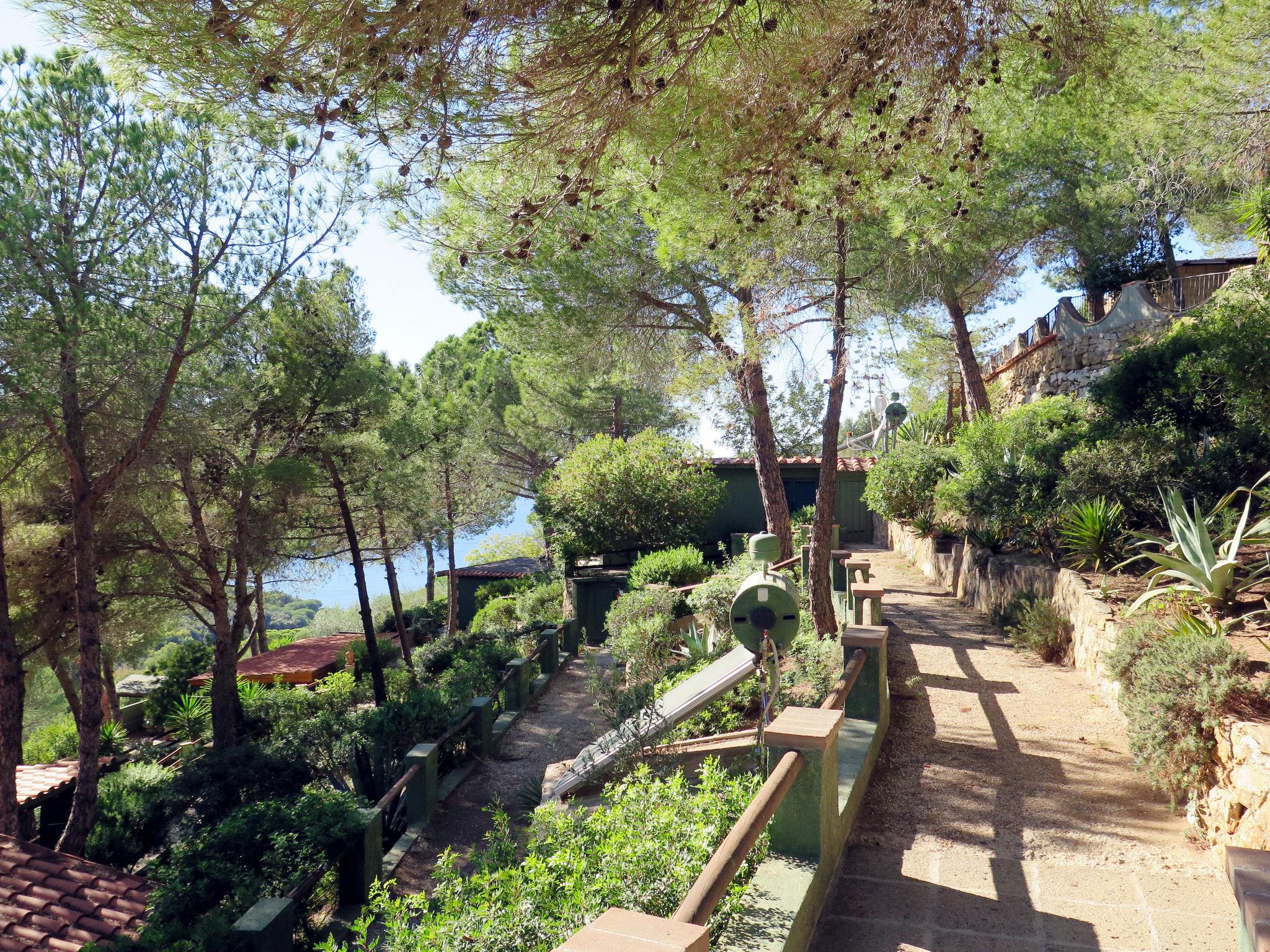 Photo 18 - Maison de 1 chambre à Capoliveri avec jardin et vues à la mer