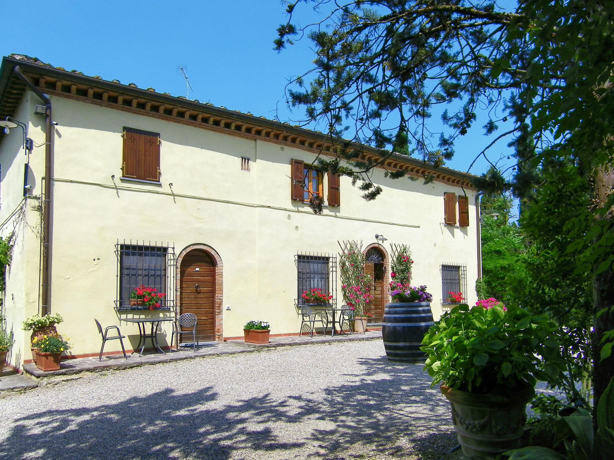 Foto 1 - Appartamento con 2 camere da letto a San Gimignano con piscina e giardino