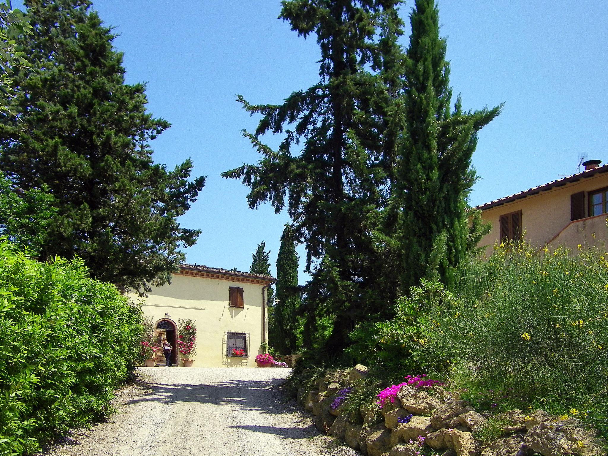 Foto 18 - Appartamento con 2 camere da letto a San Gimignano con piscina e giardino