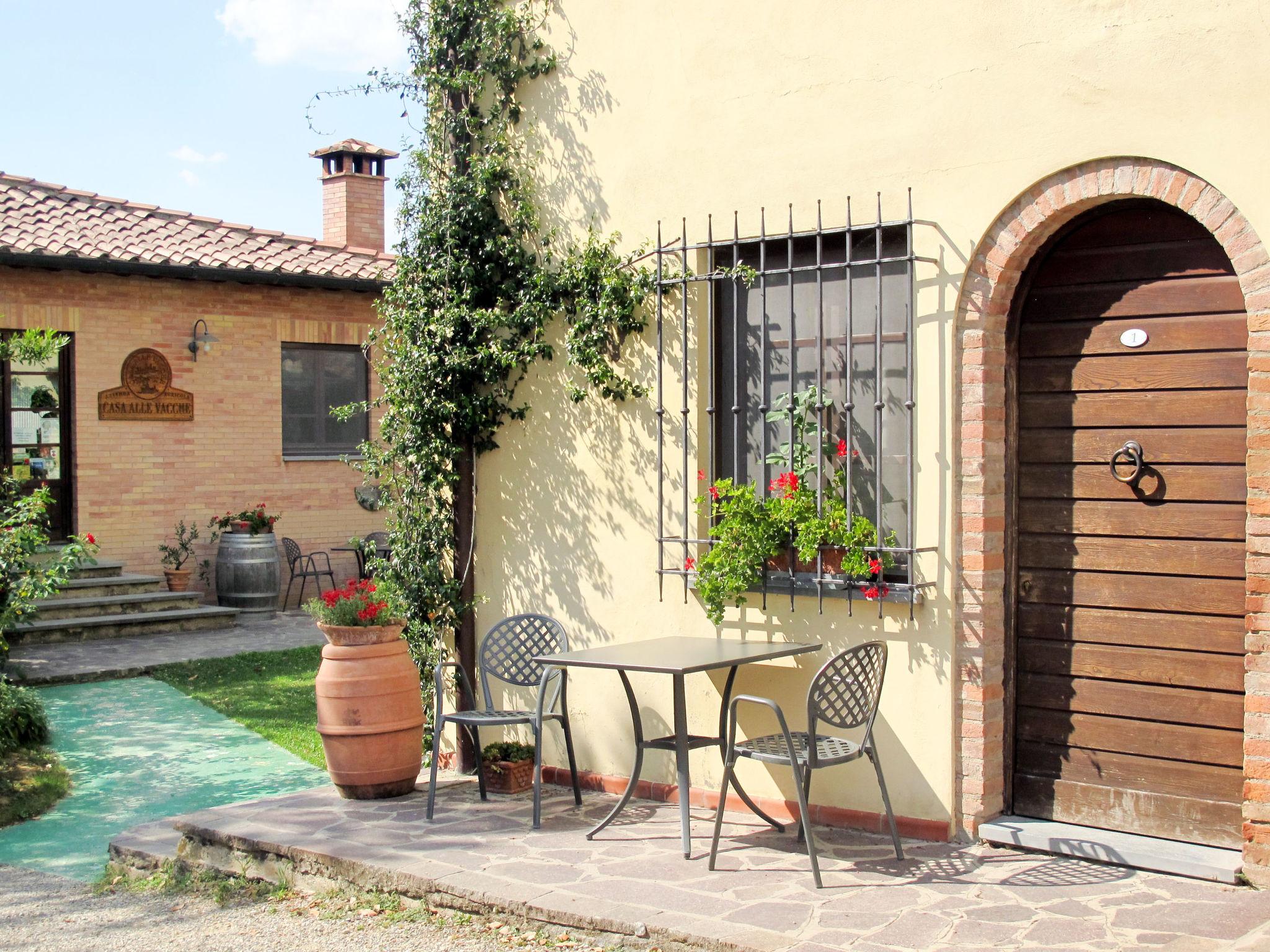 Photo 28 - 1 bedroom Apartment in San Gimignano with swimming pool and garden