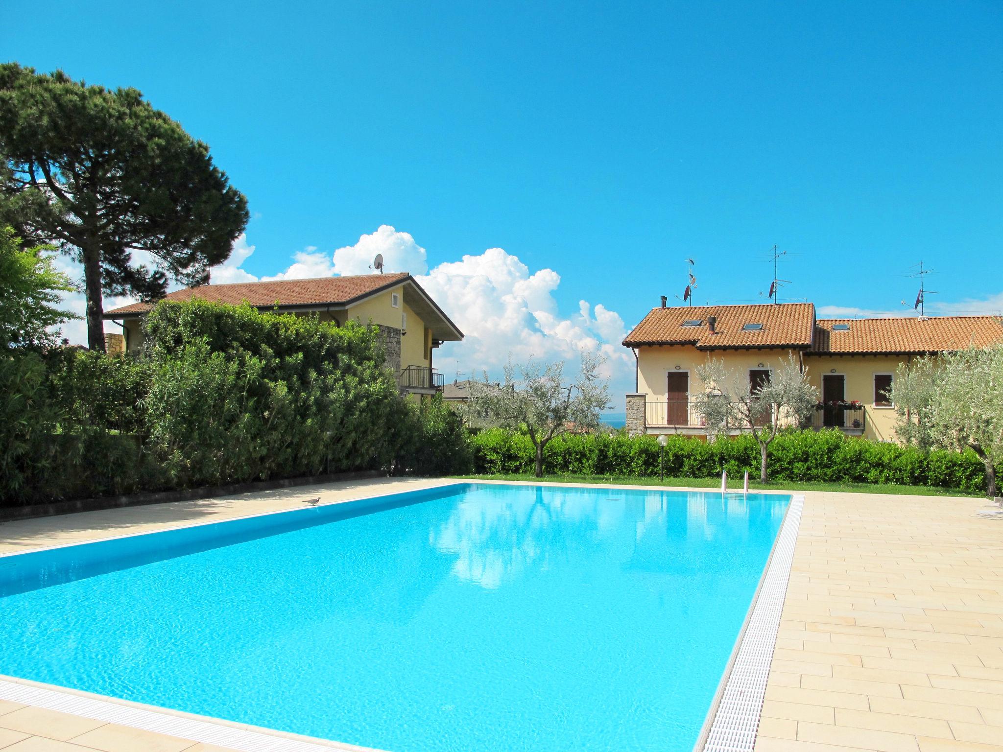 Foto 1 - Casa de 4 quartos em Bardolino com piscina e vista para a montanha