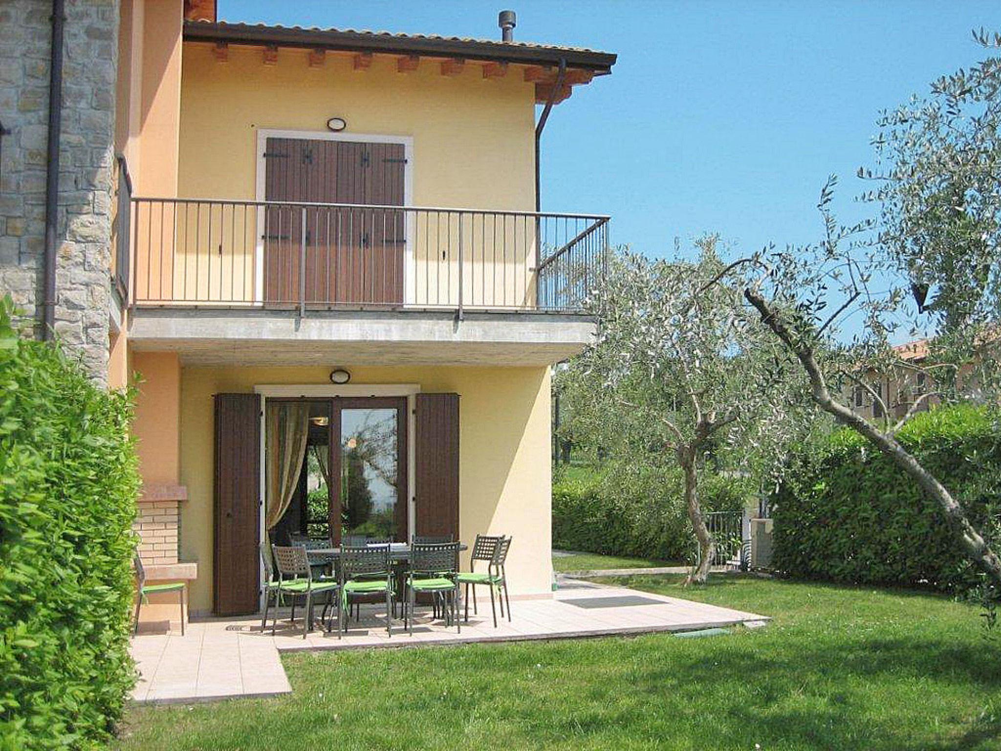 Foto 2 - Casa de 4 habitaciones en Bardolino con piscina y jardín