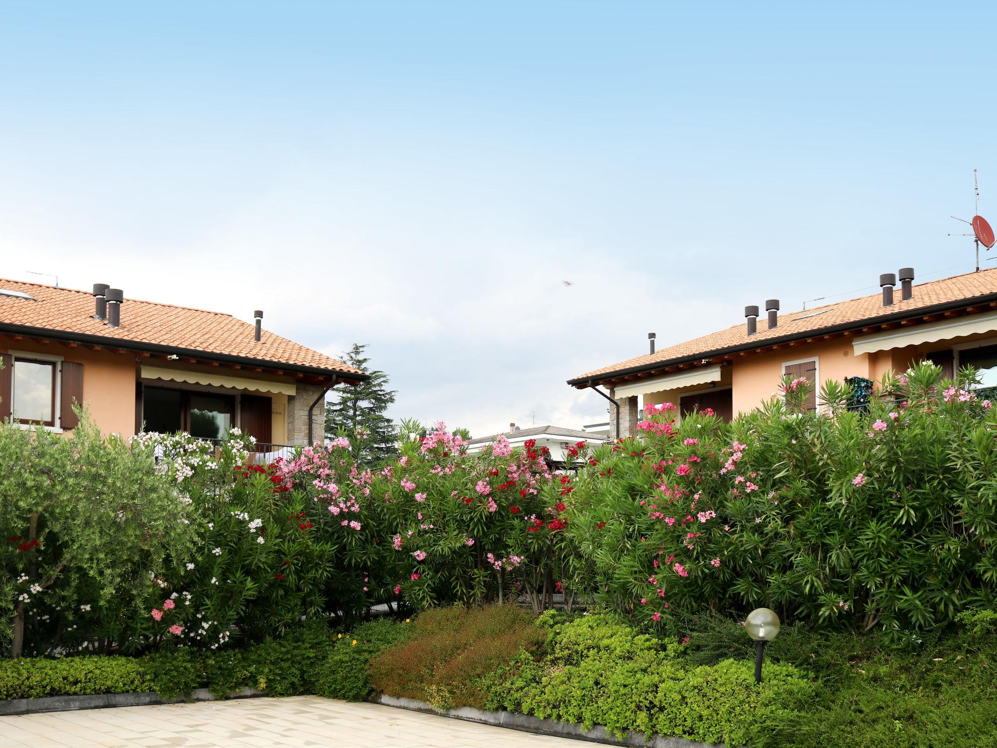Foto 18 - Casa de 4 habitaciones en Bardolino con piscina y vistas a la montaña