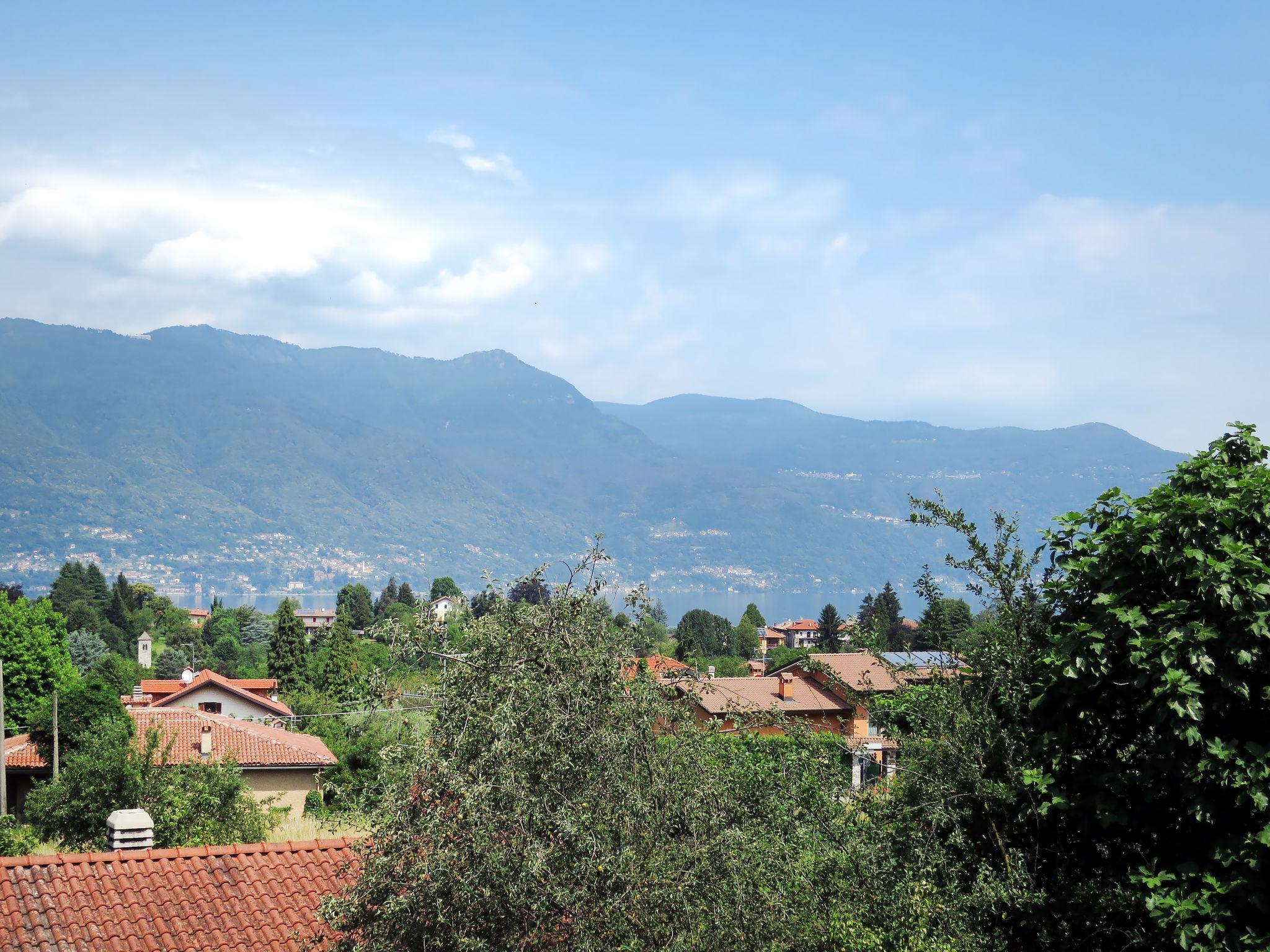 Foto 23 - Apartamento de 3 habitaciones en Castelveccana con jardín y vistas a la montaña