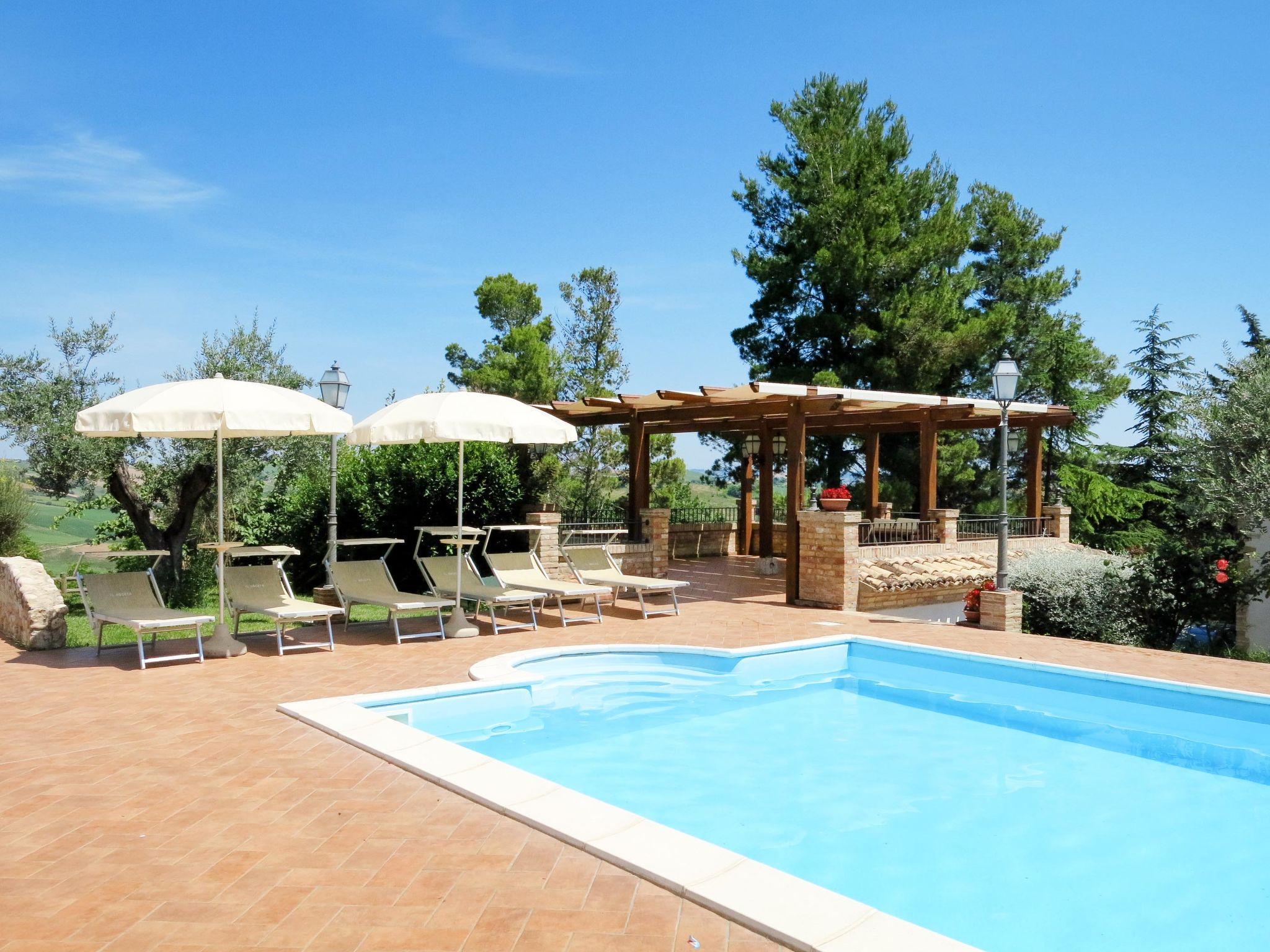 Photo 12 - 5 bedroom House in Penne with private pool and mountain view