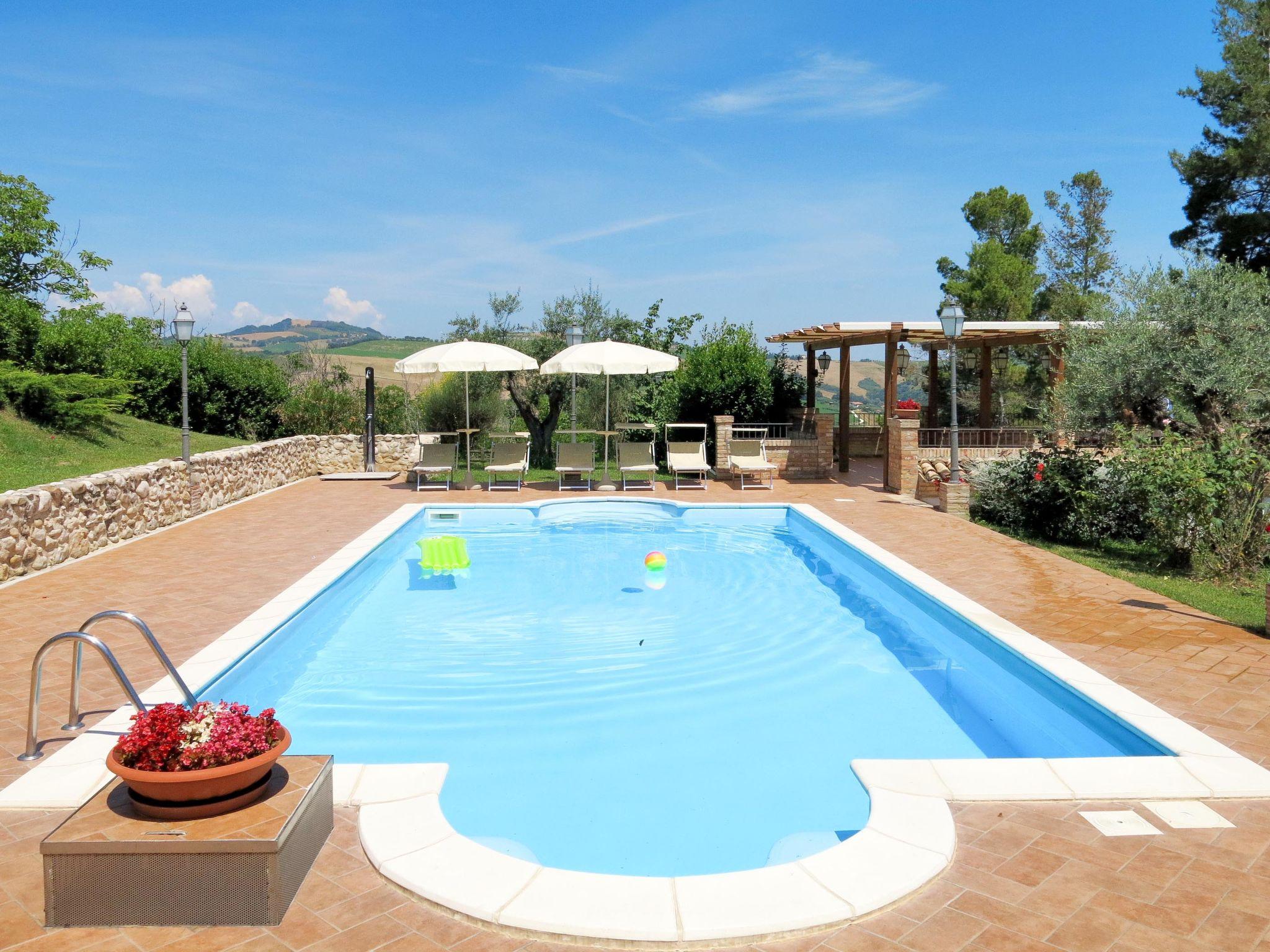 Photo 11 - Maison de 5 chambres à Penne avec piscine privée et vues sur la montagne