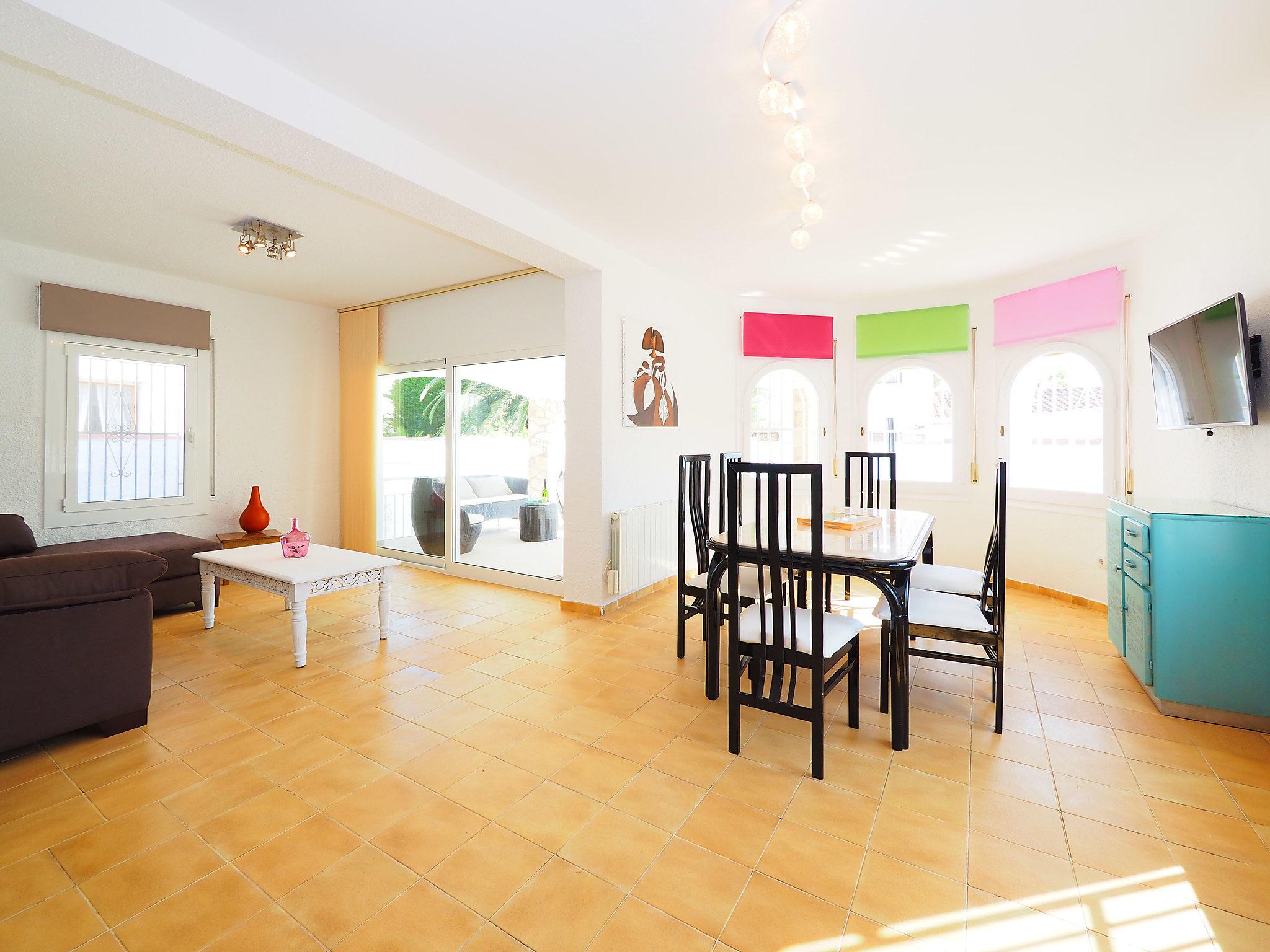 Photo 6 - 3 bedroom House in Castelló d'Empúries with private pool and garden