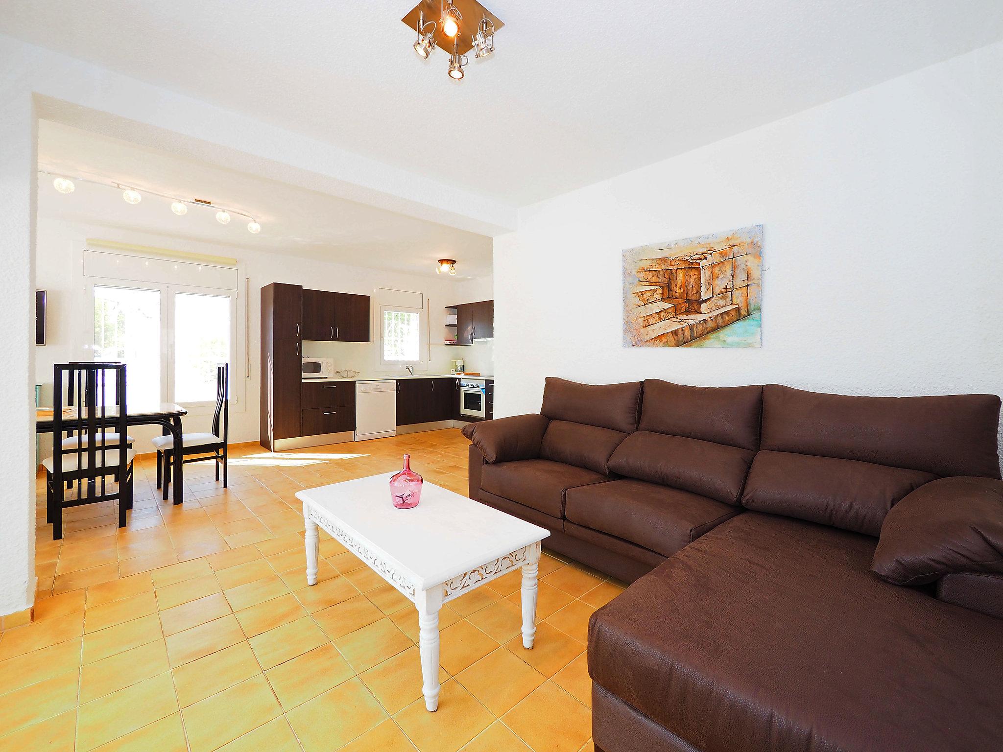 Photo 3 - 3 bedroom House in Castelló d'Empúries with private pool and garden