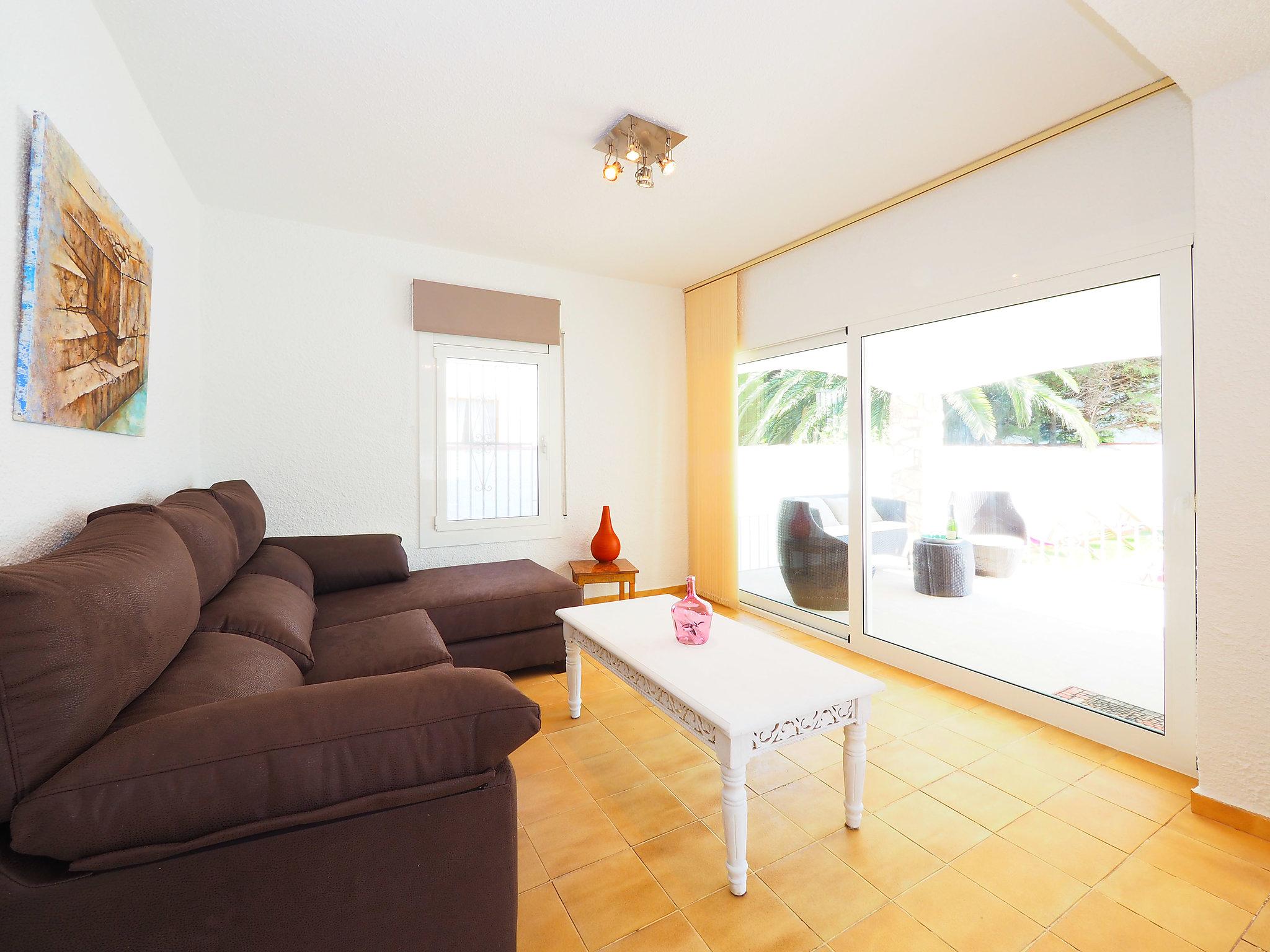 Photo 7 - 3 bedroom House in Castelló d'Empúries with private pool and garden