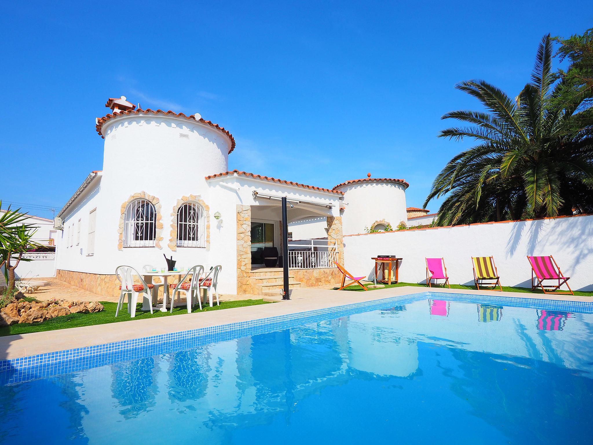 Foto 1 - Casa de 3 quartos em Castelló d'Empúries com piscina privada e vistas do mar