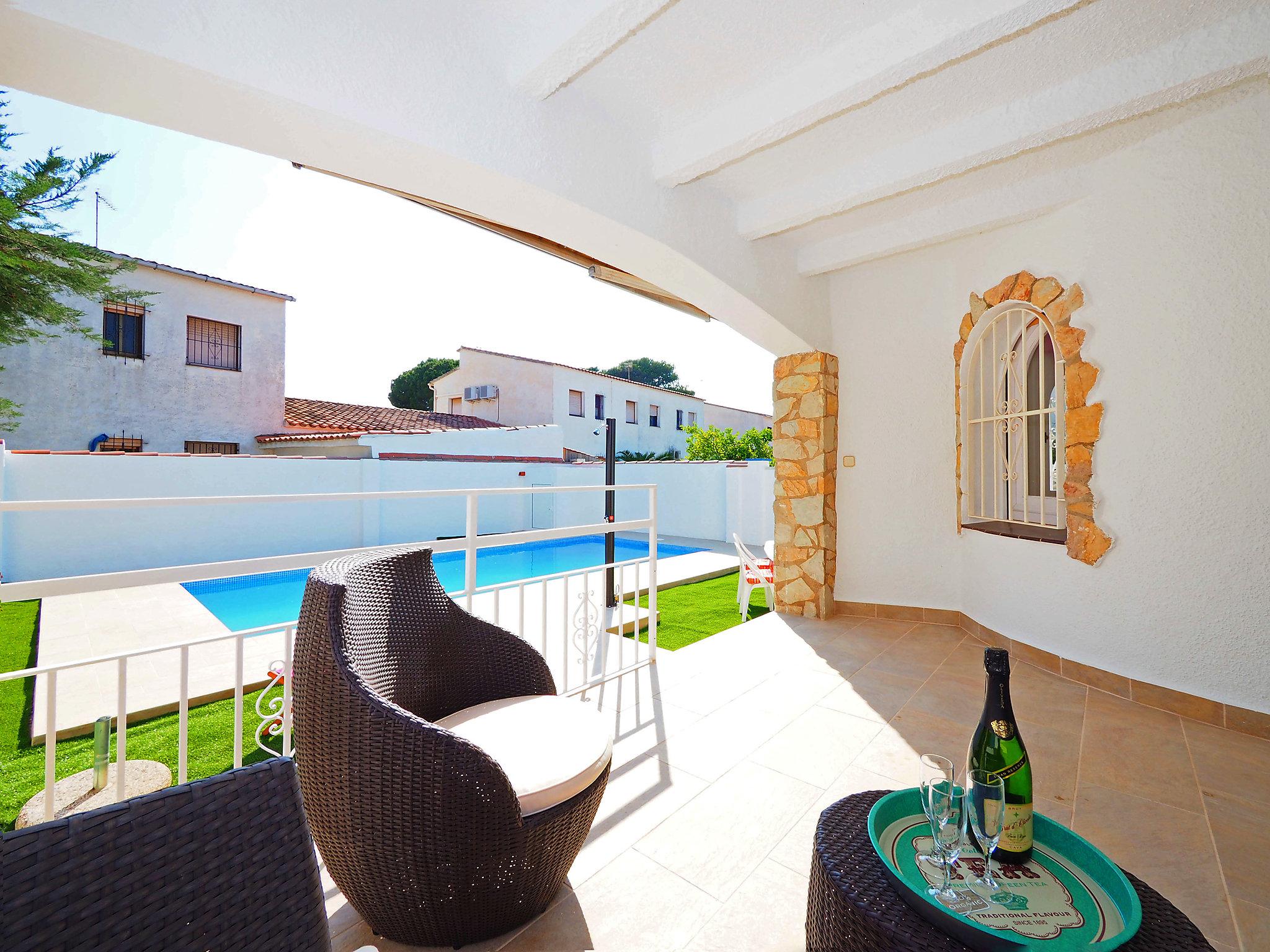 Photo 2 - 3 bedroom House in Castelló d'Empúries with private pool and sea view