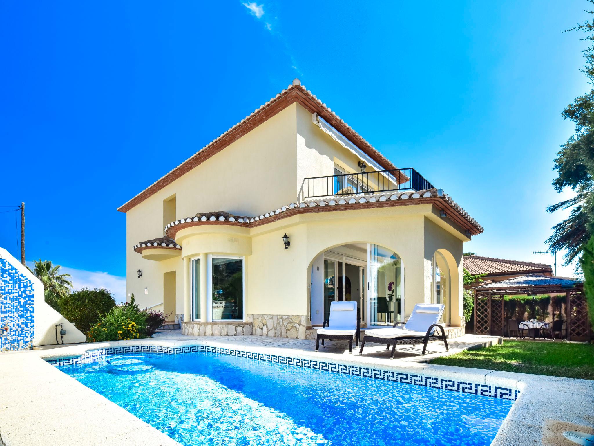 Foto 1 - Casa de 4 quartos em Dénia com piscina privada e vistas do mar