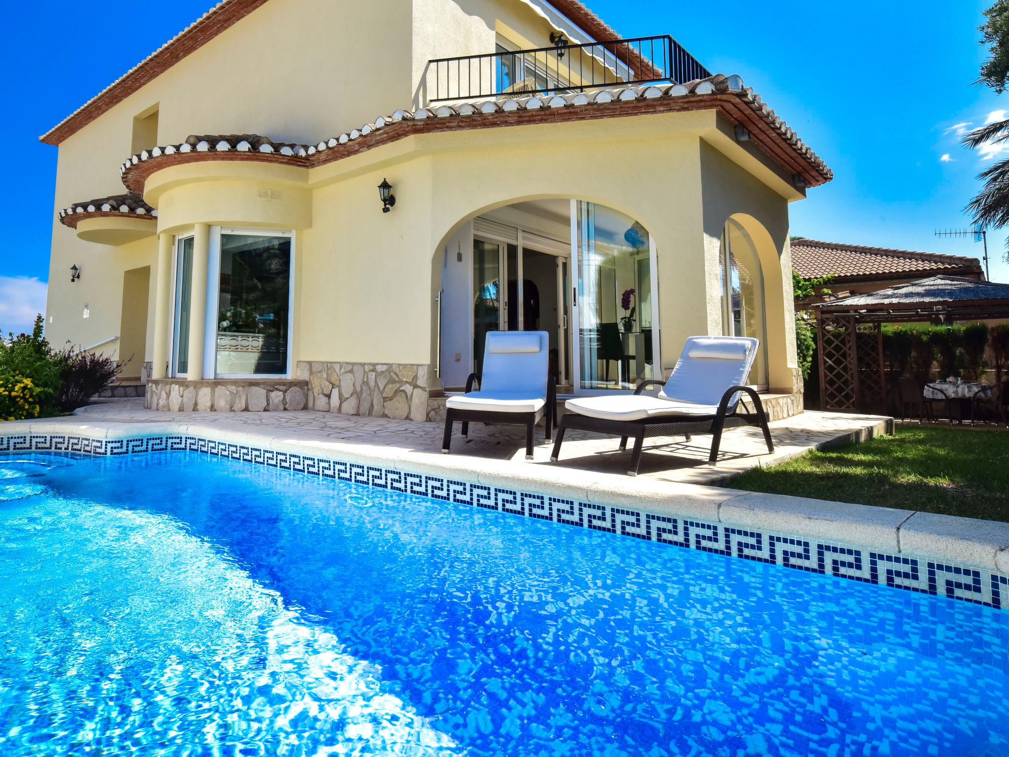 Foto 30 - Casa de 4 quartos em Dénia com piscina privada e vistas do mar