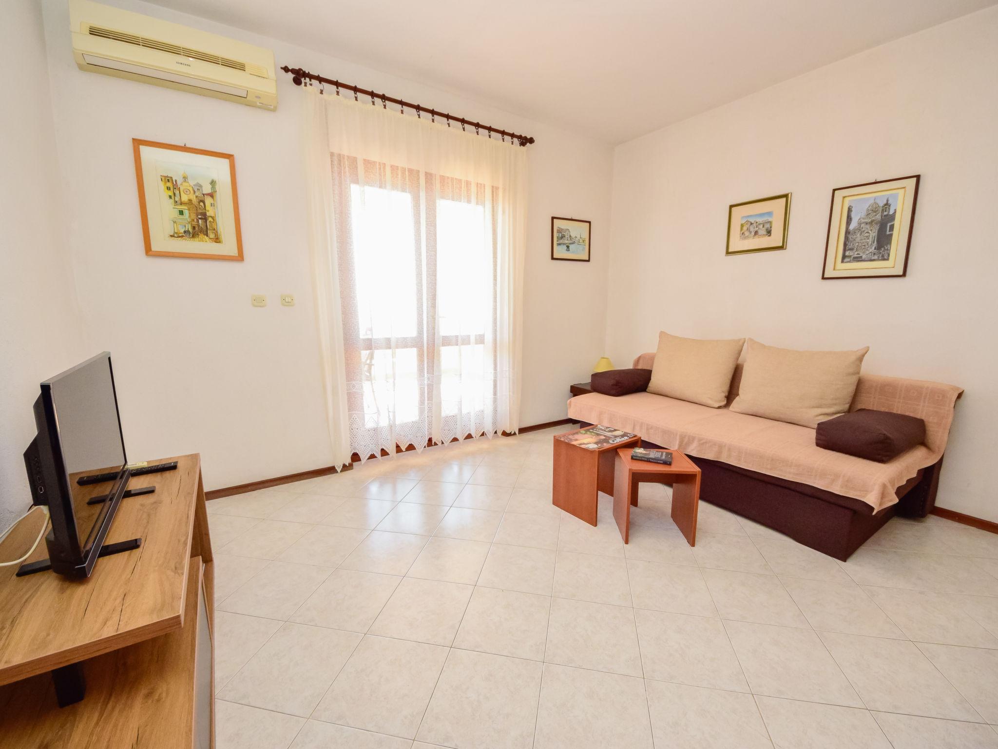 Photo 10 - 3 bedroom Apartment in Okrug with terrace and sea view