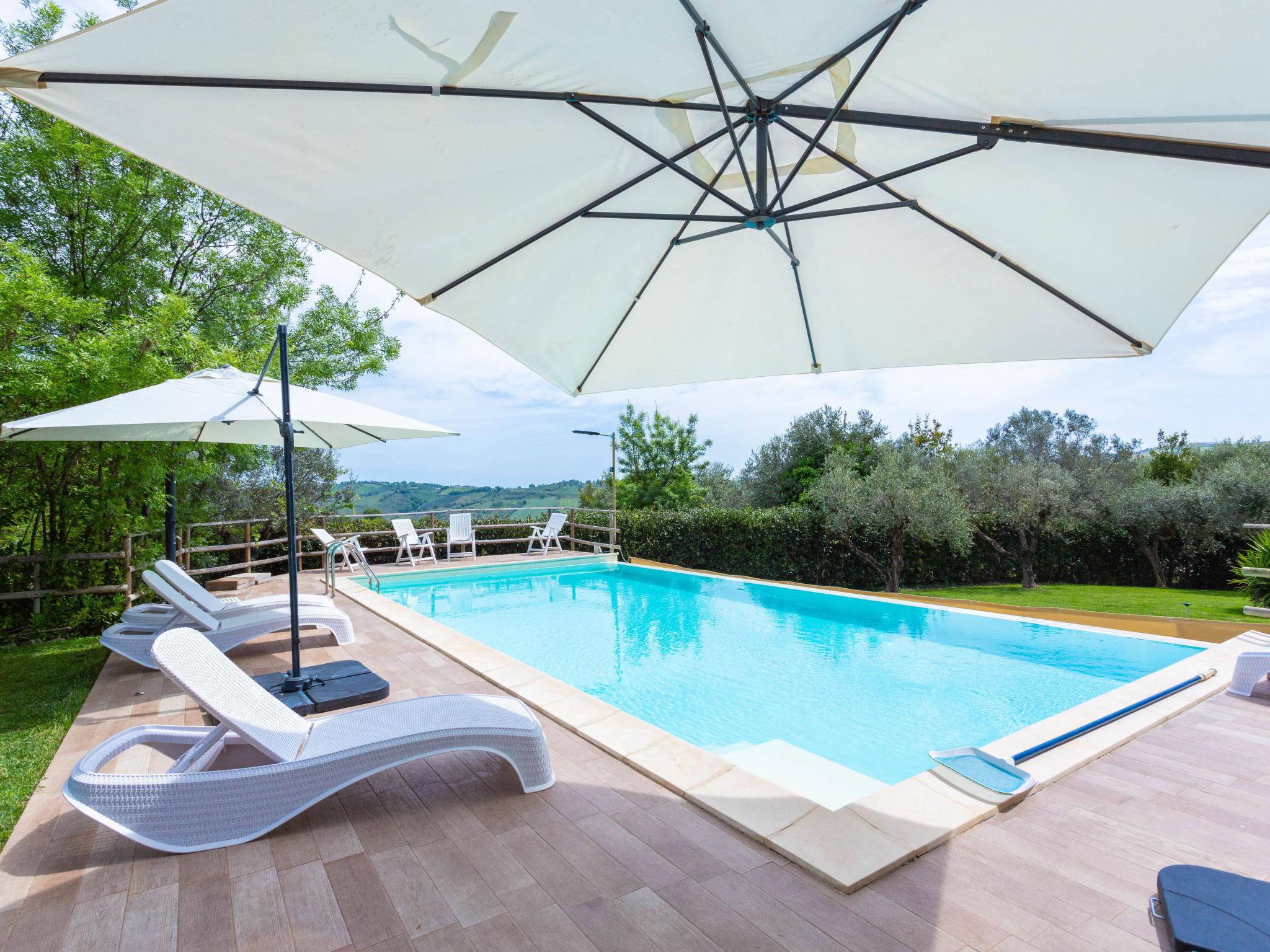 Photo 3 - 5 bedroom House in Casalbordino with private pool and garden