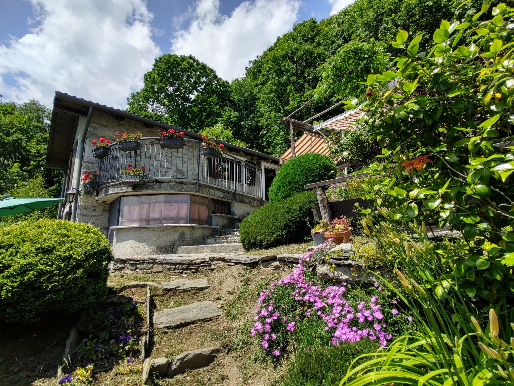 Foto 2 - Appartamento con 1 camera da letto a Peglio con giardino e vista sulle montagne