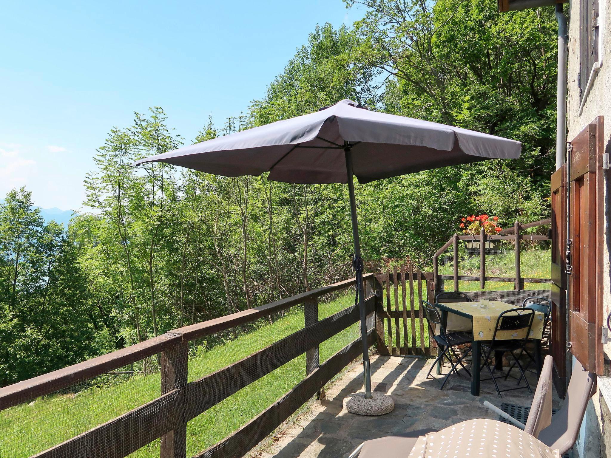 Photo 3 - Apartment in Peglio with garden and mountain view