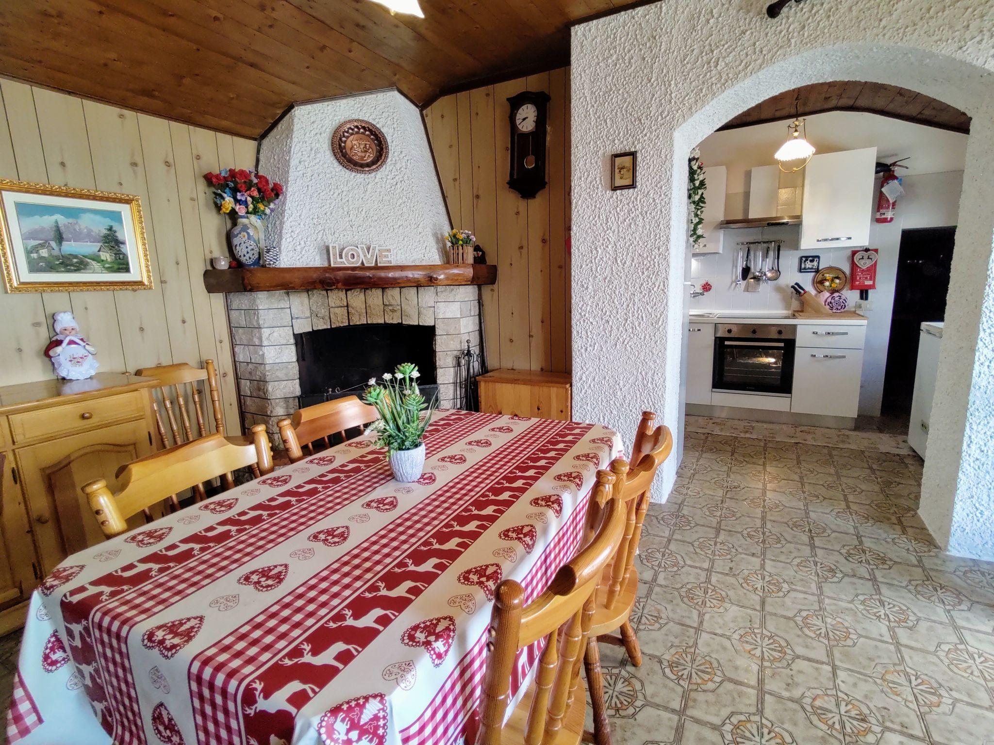 Photo 7 - Maison de 1 chambre à Peglio avec jardin et vues sur la montagne