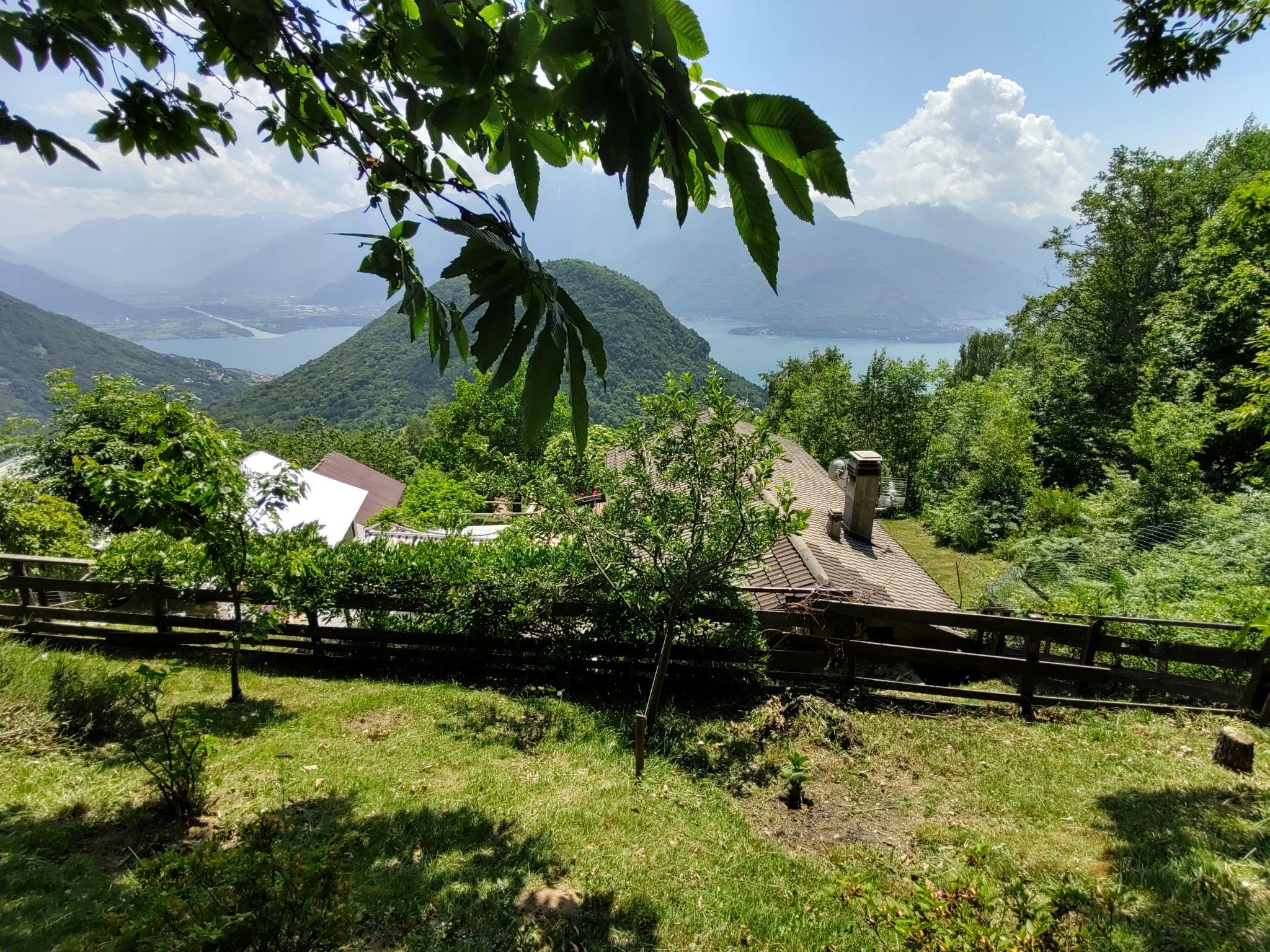 Photo 3 - Maison de 1 chambre à Peglio avec jardin et vues sur la montagne