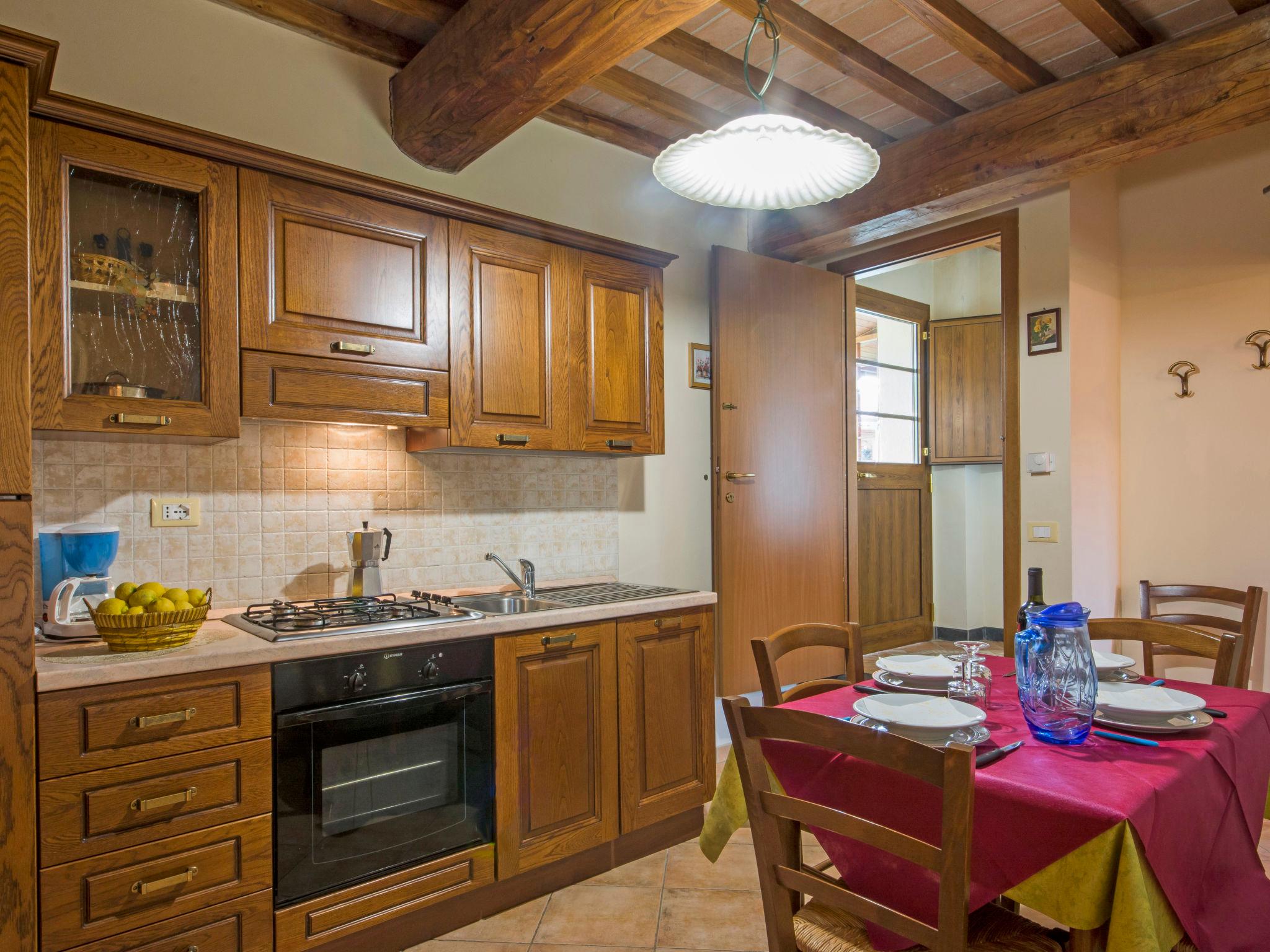 Photo 4 - 2 bedroom Apartment in Castelfranco di Sotto with swimming pool and garden