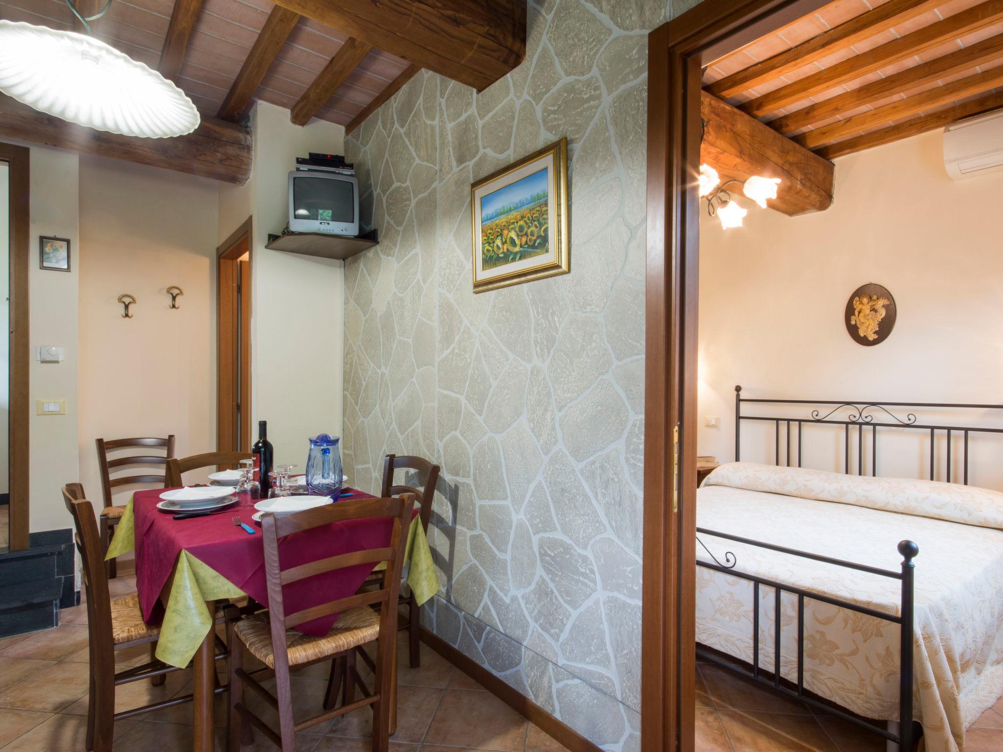 Photo 12 - 2 bedroom Apartment in Castelfranco di Sotto with swimming pool and garden