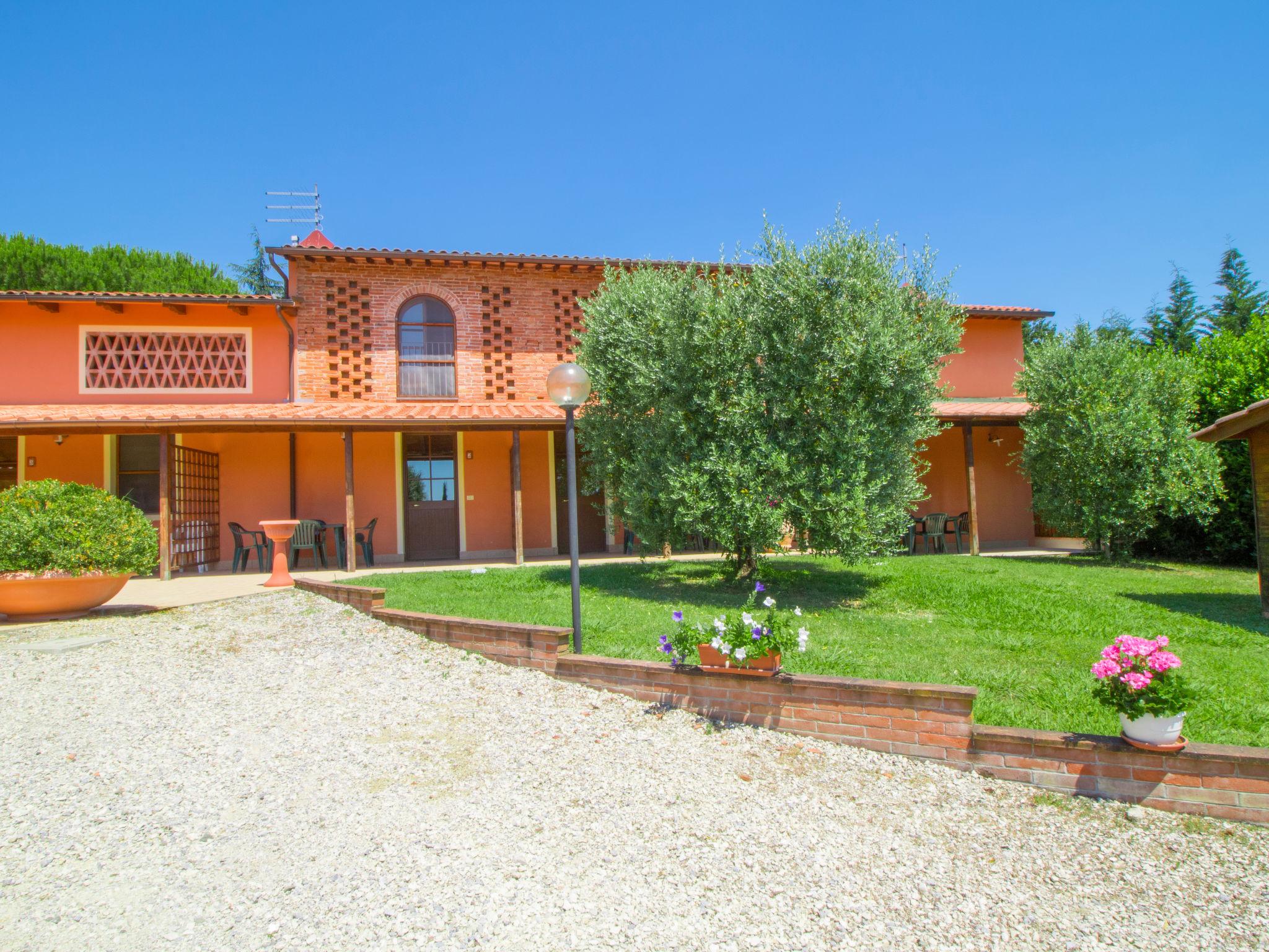 Foto 6 - Appartamento con 2 camere da letto a Castelfranco di Sotto con piscina e giardino