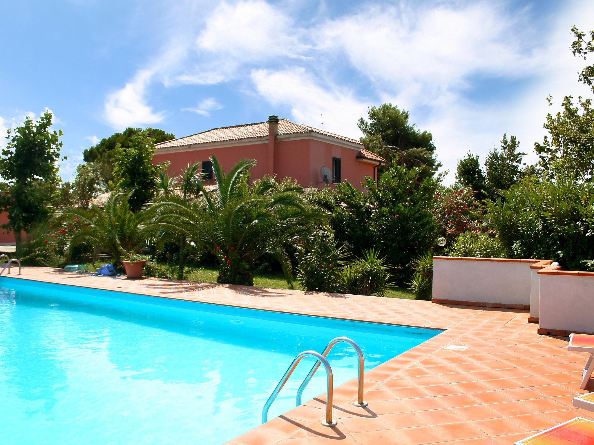 Foto 1 - Casa de 4 habitaciones en Città Sant'Angelo con piscina y vistas al mar