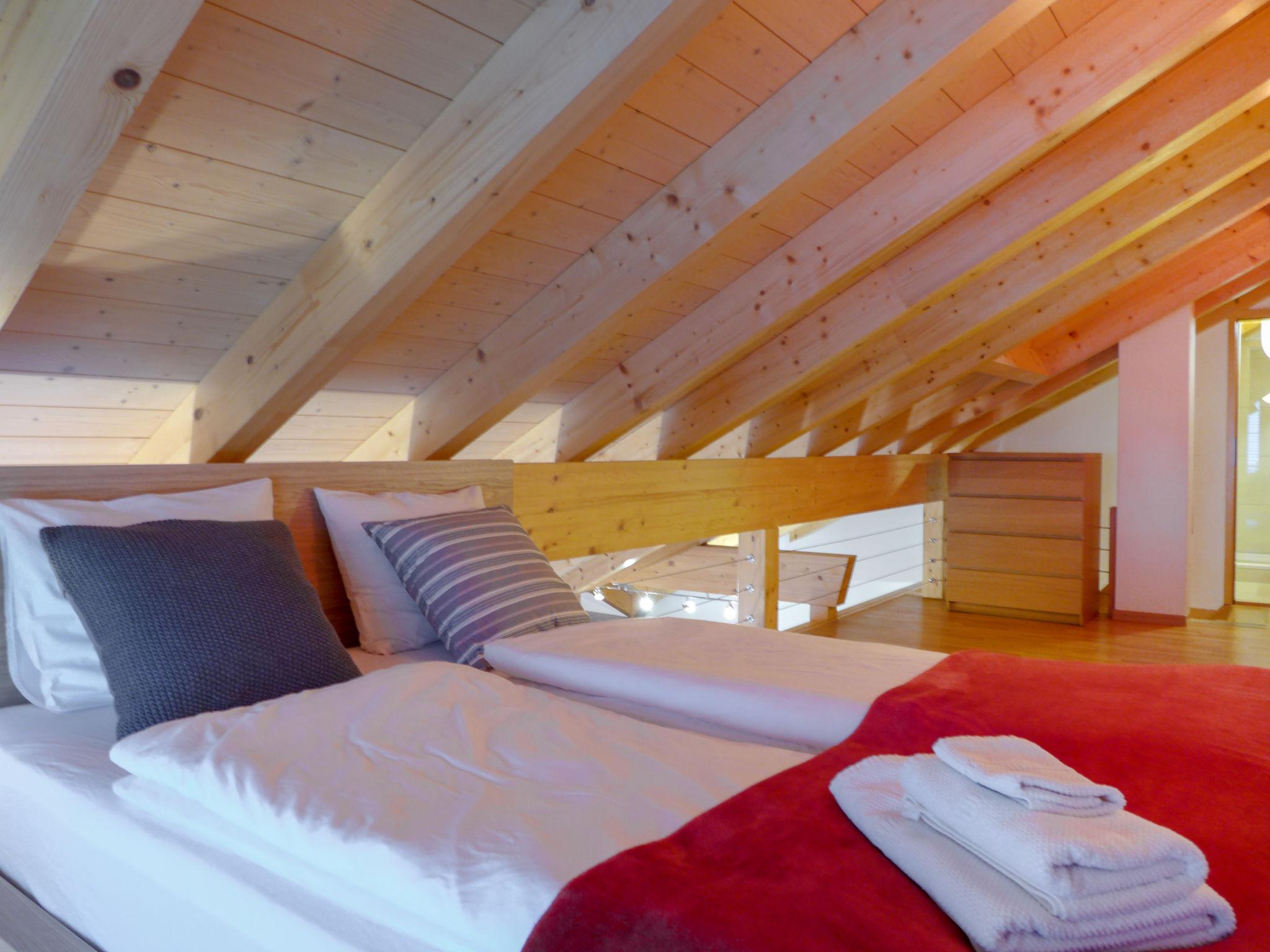 Foto 19 - Appartamento con 2 camere da letto a Lauterbrunnen con vista sulle montagne